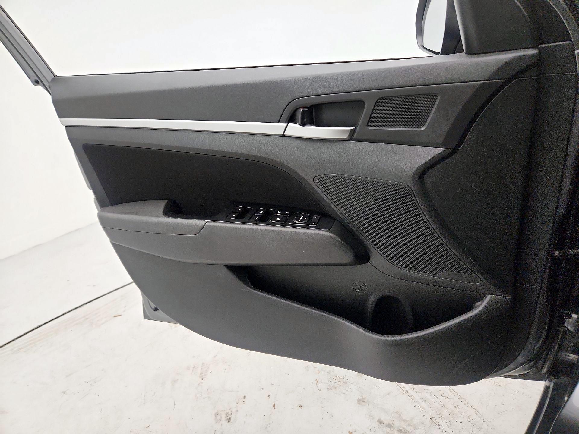 Thumbnail: 2020 Hyundai Elantra - 12