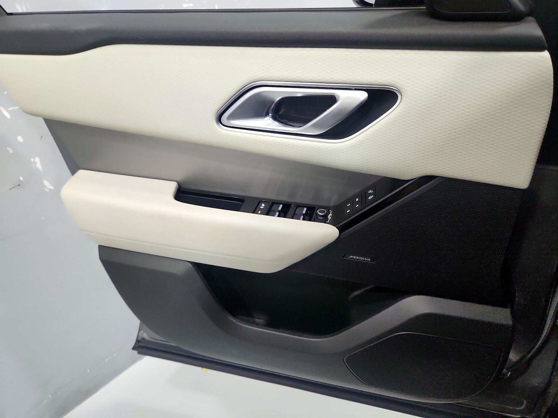Thumbnail: 2020 Land Rover Range Rover Velar - 12