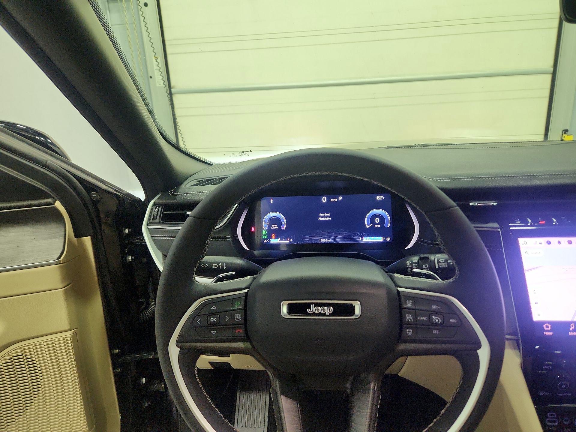 Thumbnail: 2024 Jeep Grand Cherokee - 10