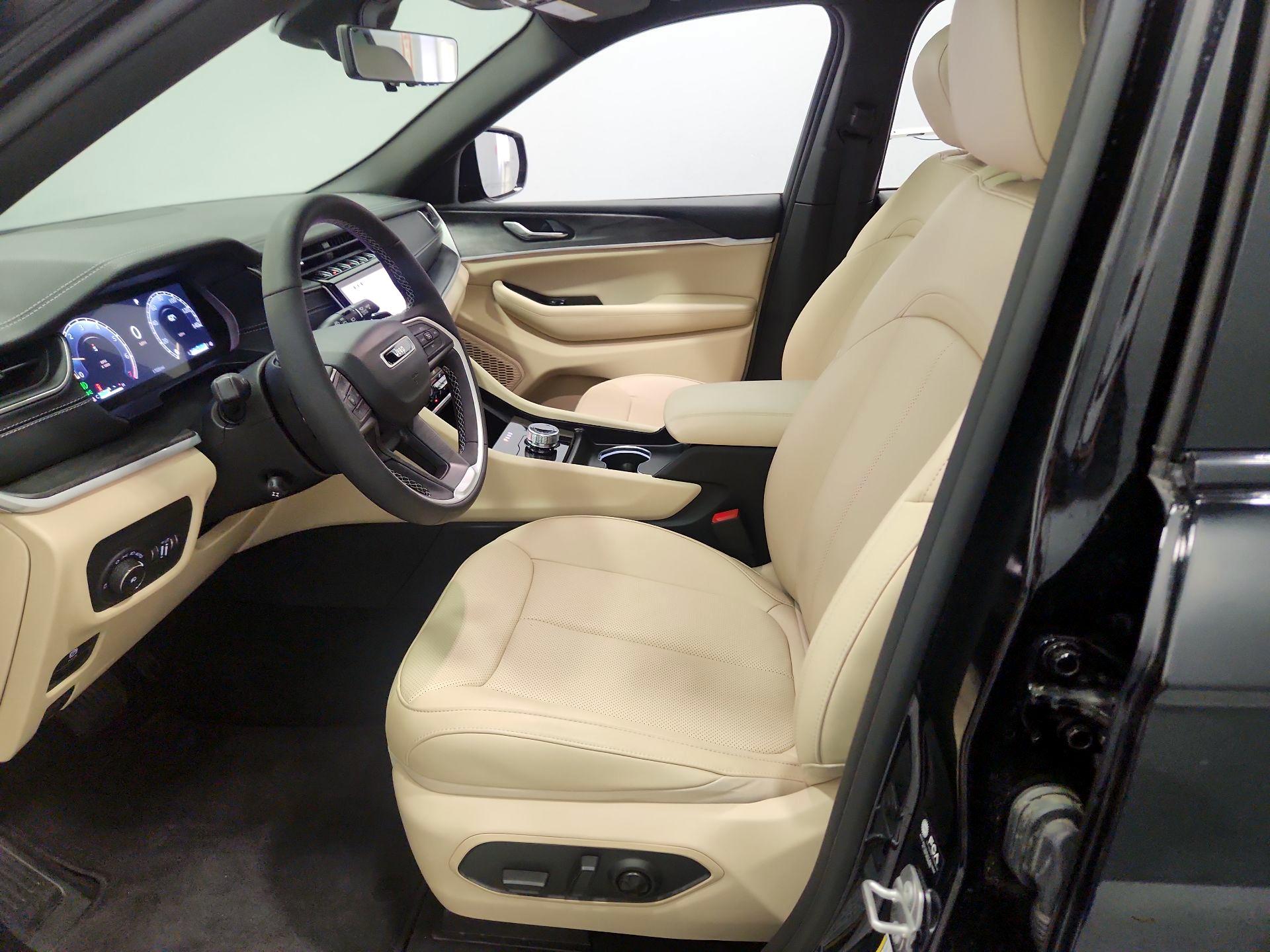 Thumbnail: 2024 Jeep Grand Cherokee - 11