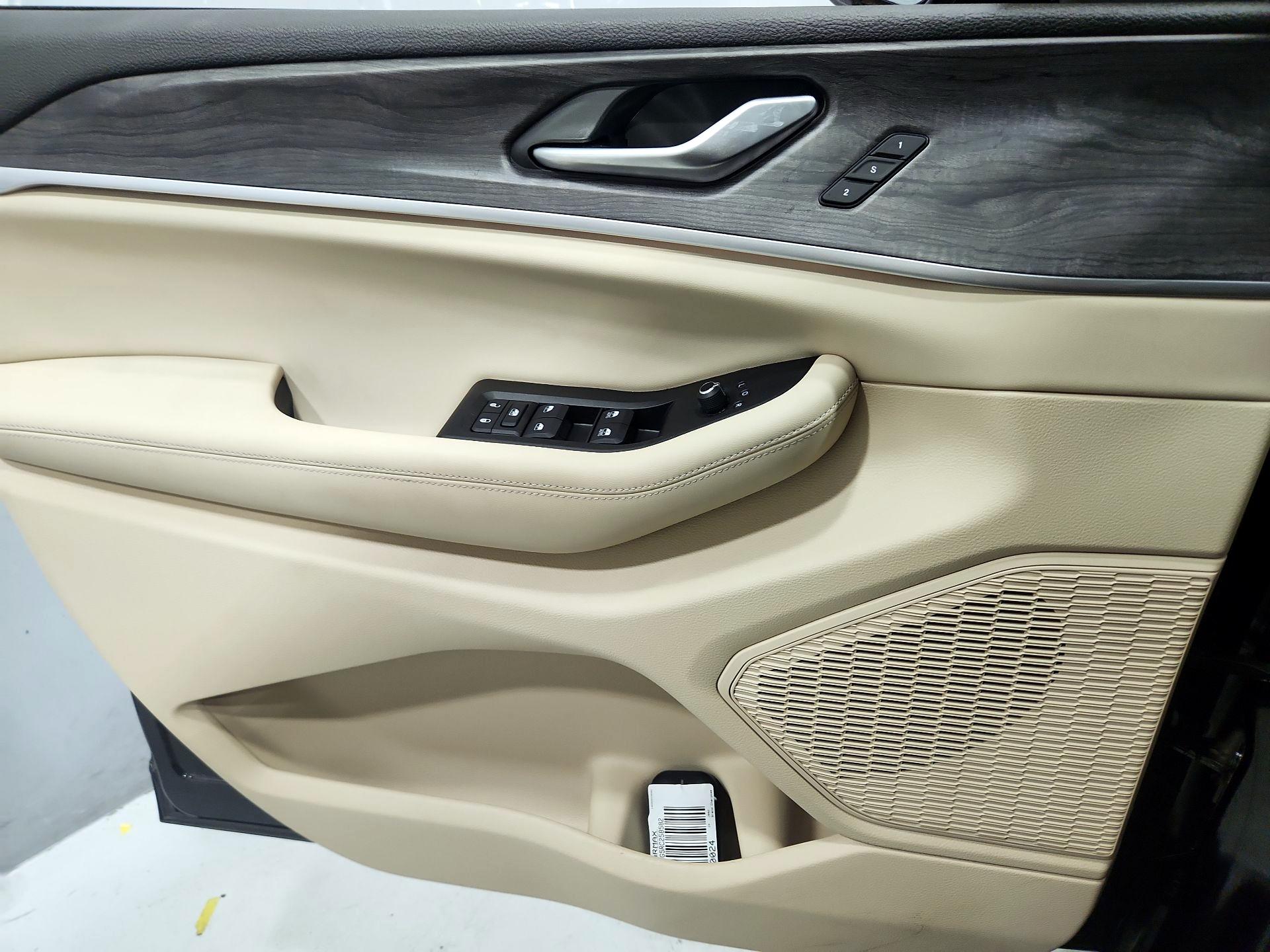 Thumbnail: 2024 Jeep Grand Cherokee - 12
