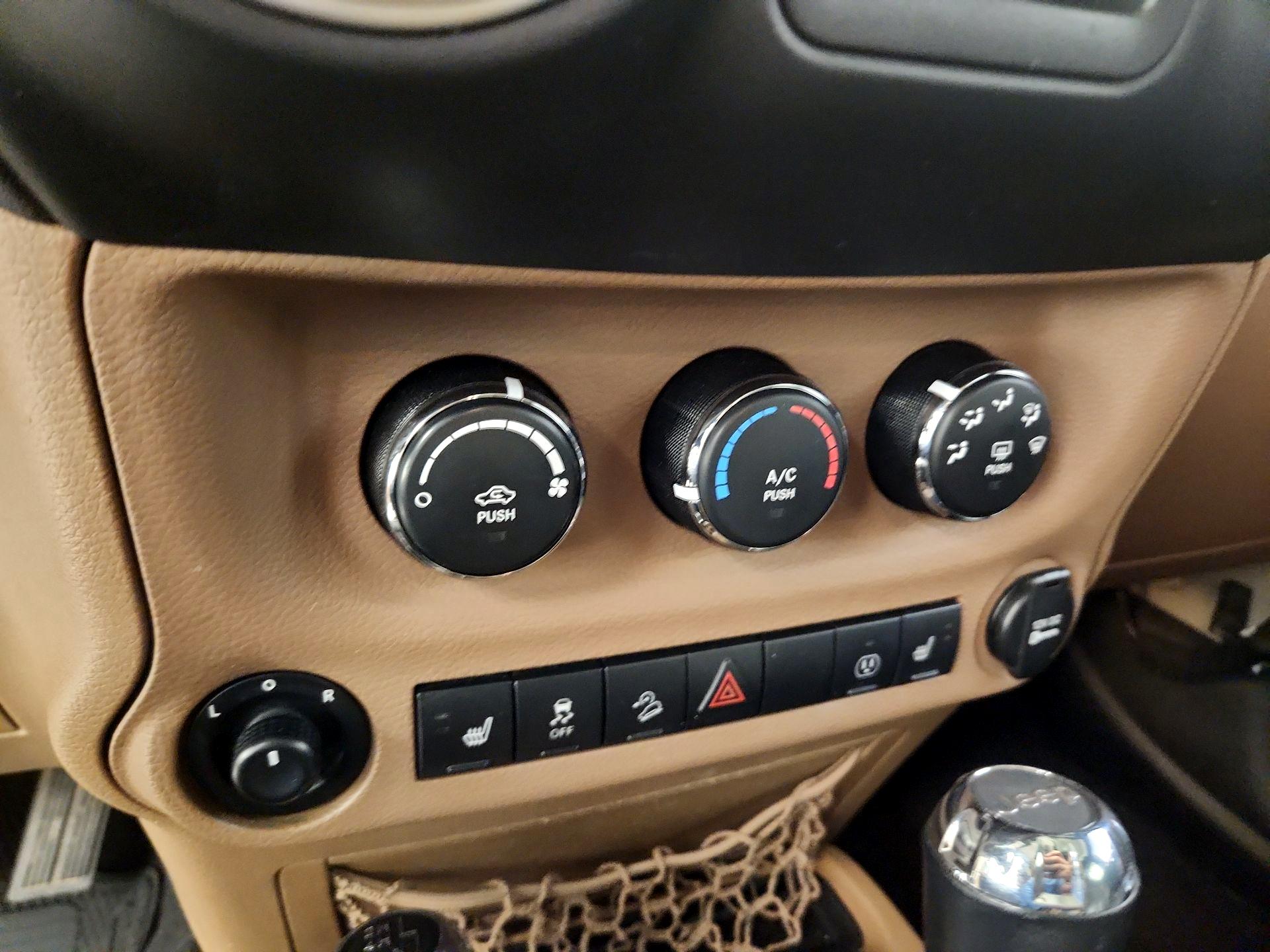 Thumbnail: 2017 Jeep Wrangler - 14