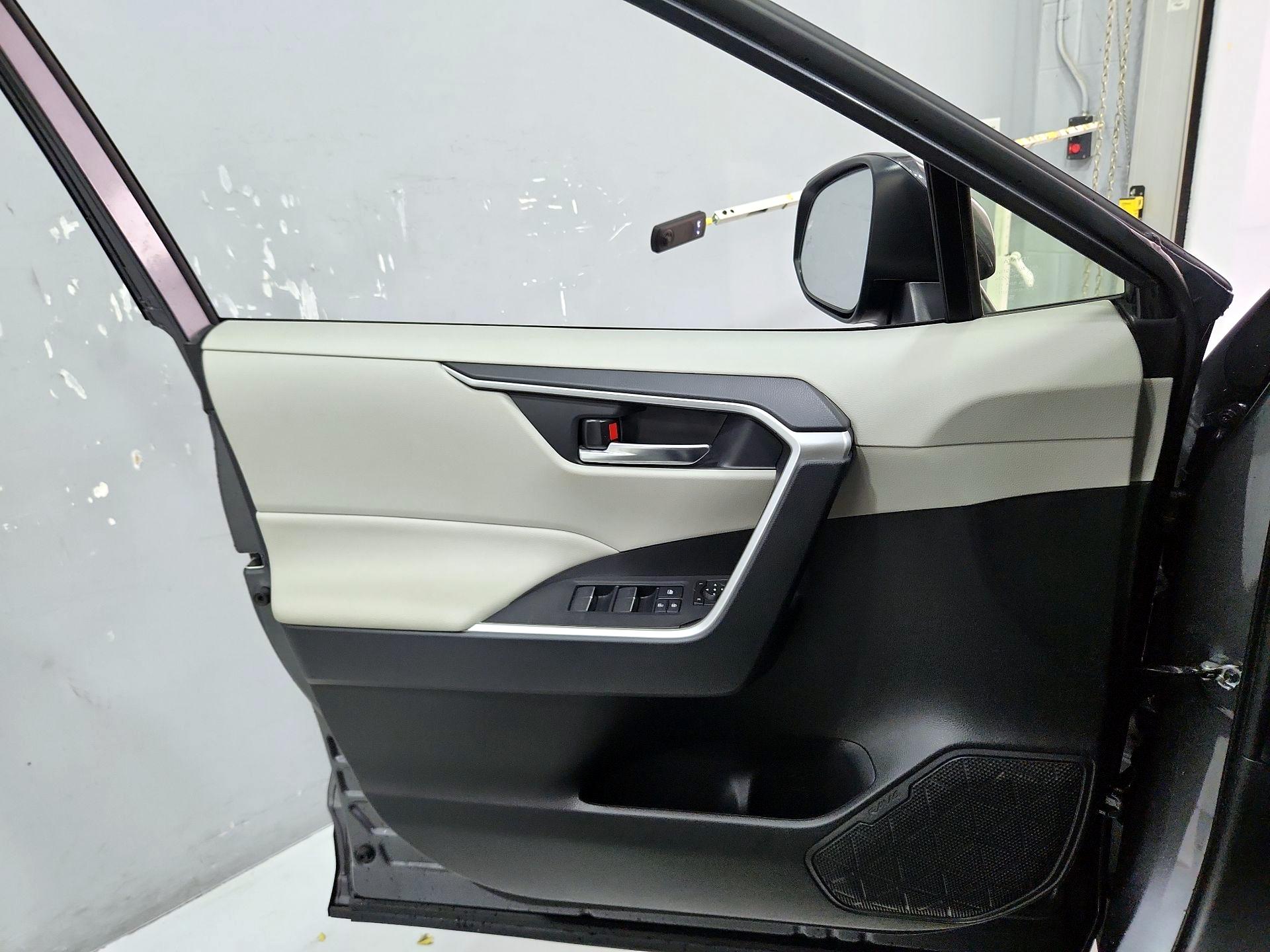Thumbnail: 2022 Toyota RAV4 - 12