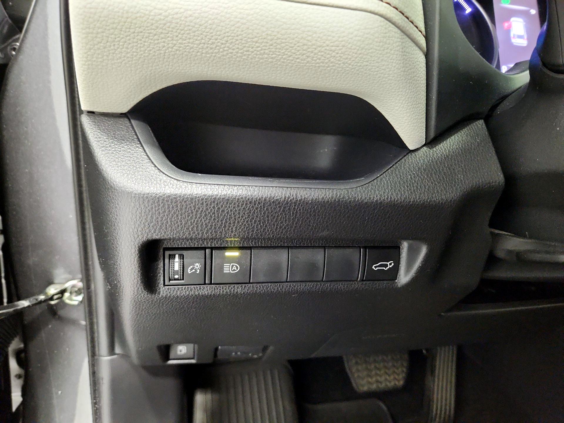Thumbnail: 2022 Toyota RAV4 - 13