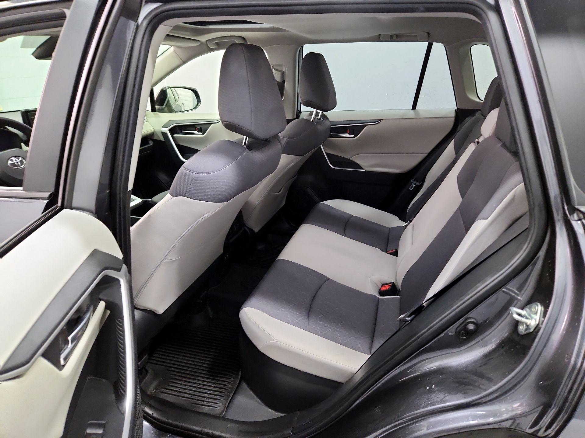 Thumbnail: 2022 Toyota RAV4 - 20