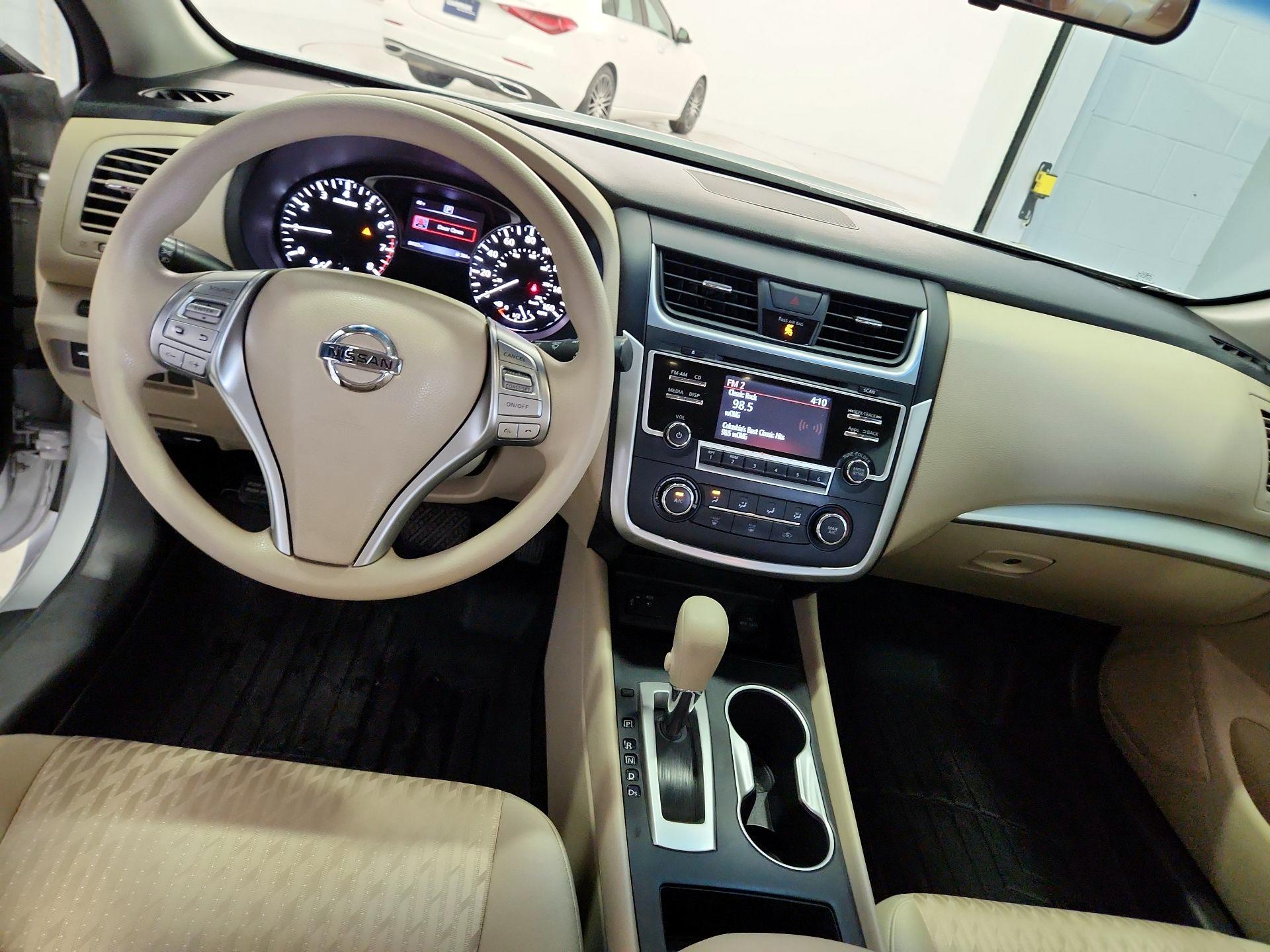 Thumbnail: 2016 Nissan Altima - 9