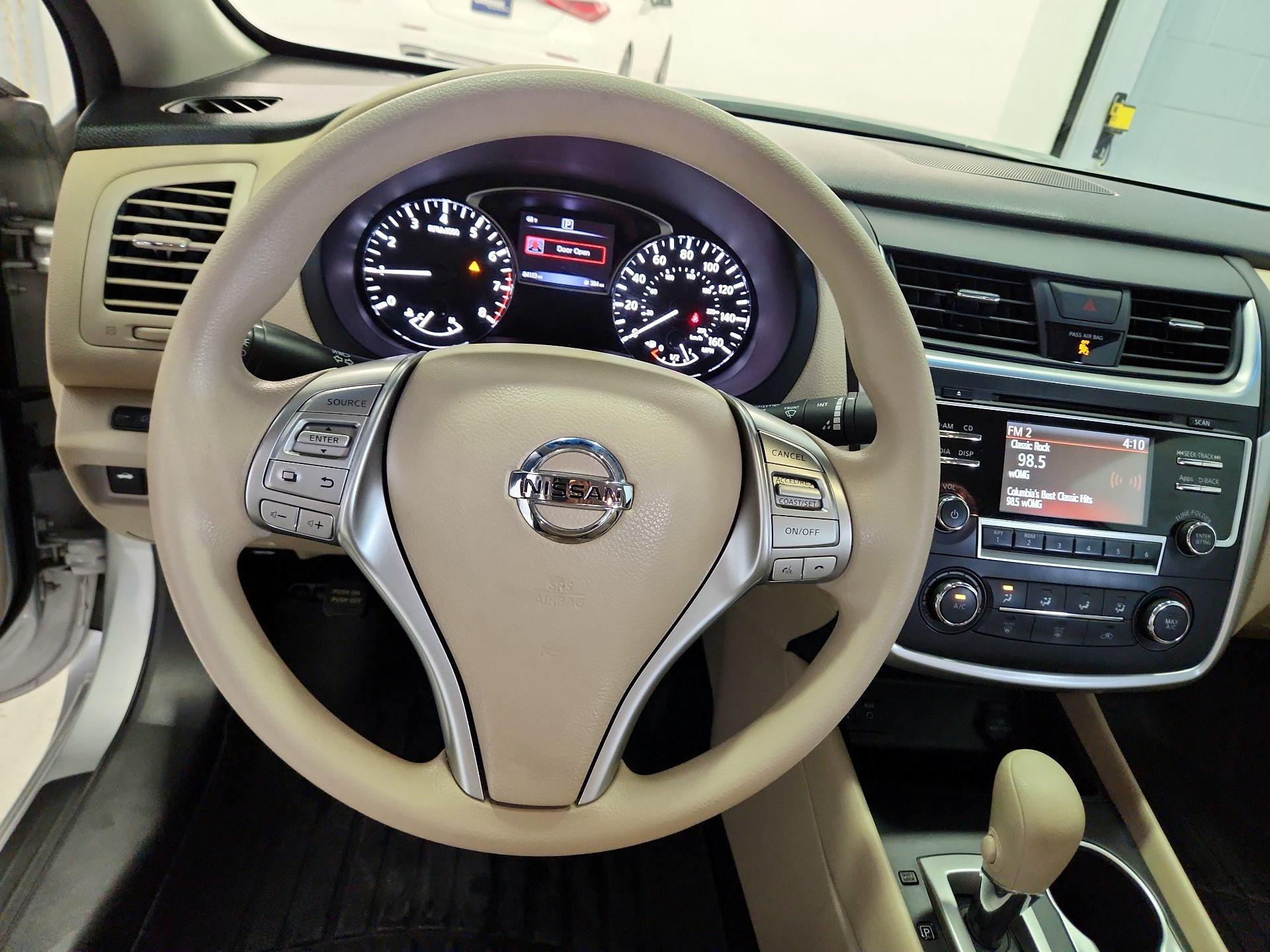 Thumbnail: 2016 Nissan Altima - 10
