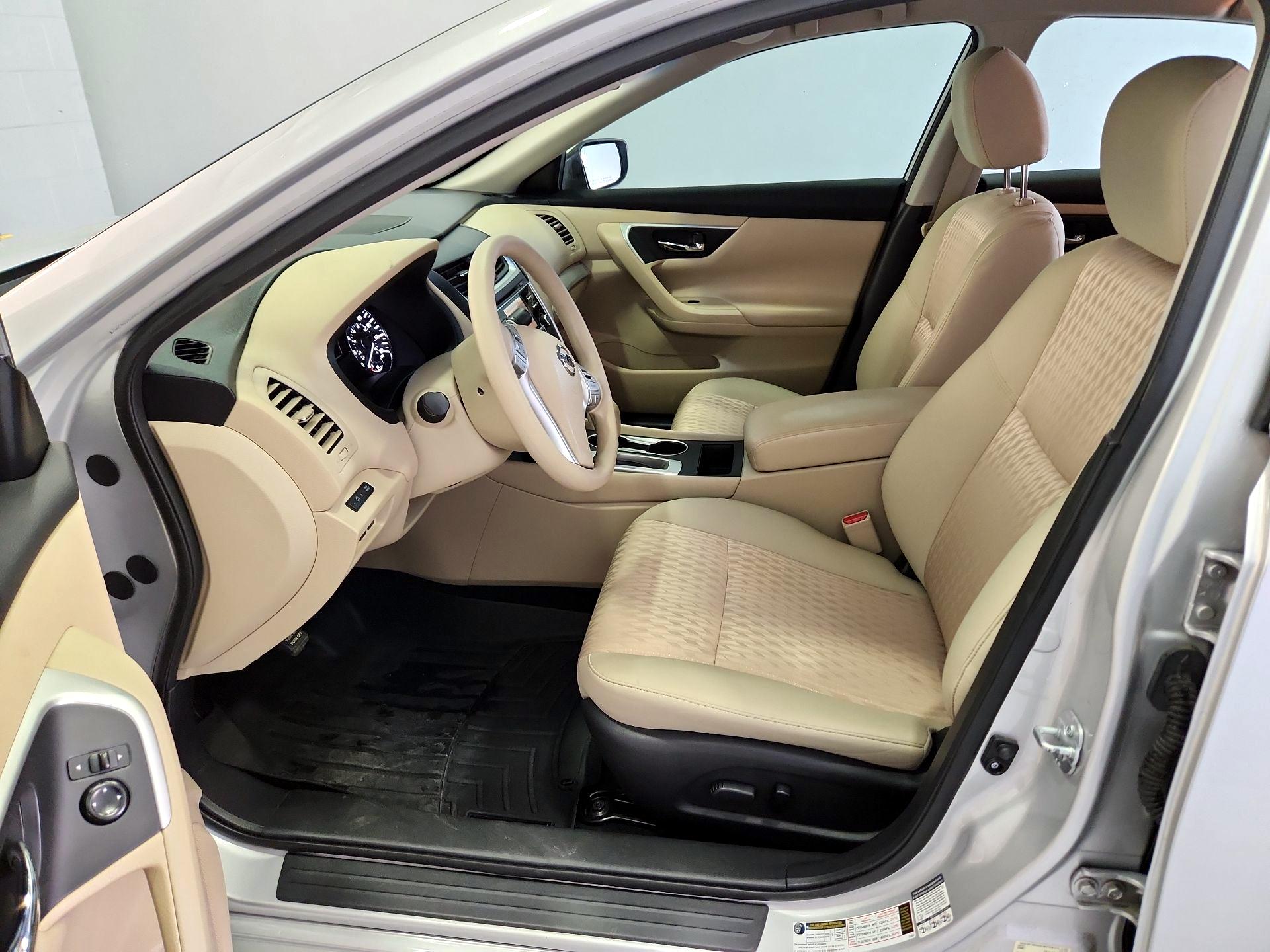 Thumbnail: 2016 Nissan Altima - 11