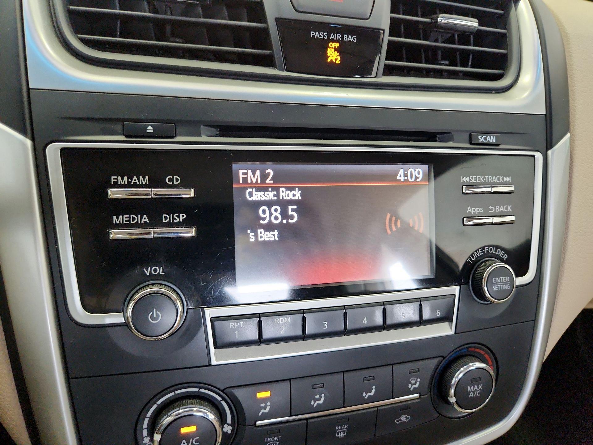 Thumbnail: 2016 Nissan Altima - 15