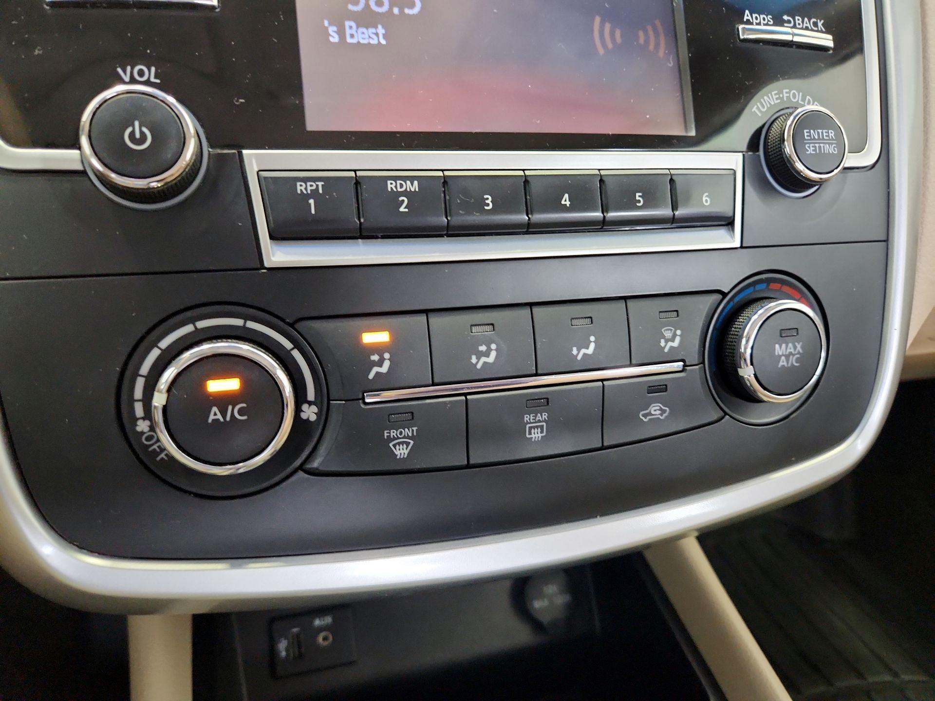 Thumbnail: 2016 Nissan Altima - 16