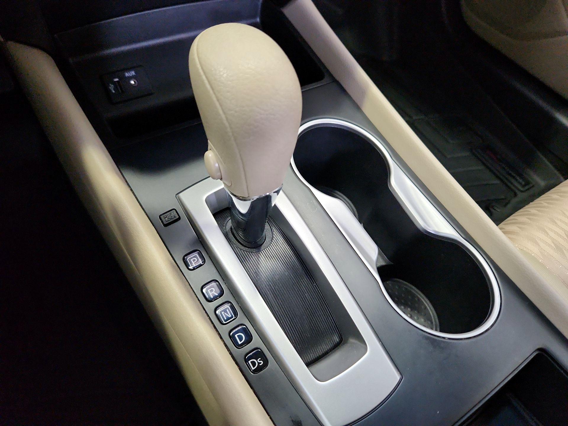 Thumbnail: 2016 Nissan Altima - 17