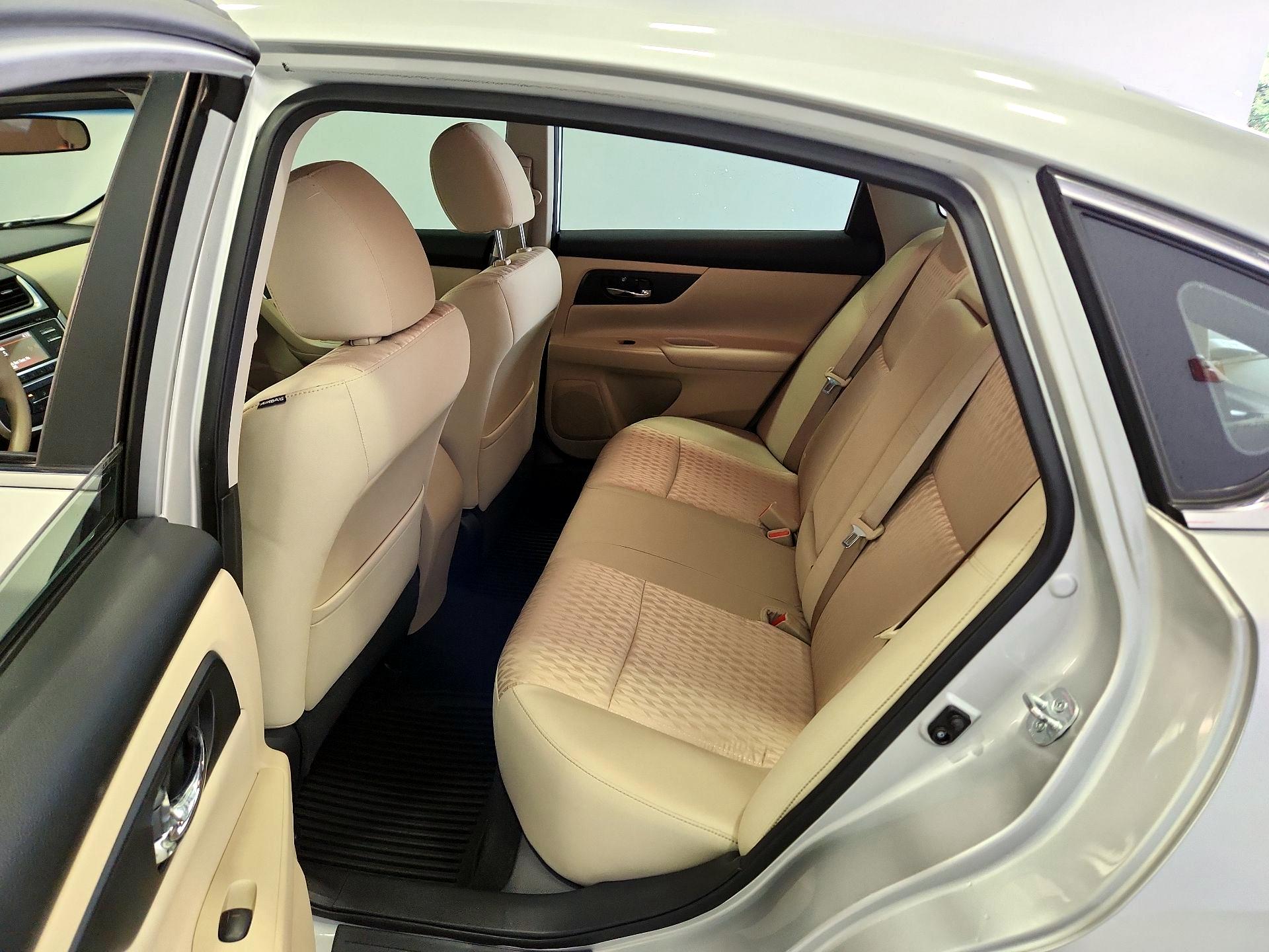 Thumbnail: 2016 Nissan Altima - 19