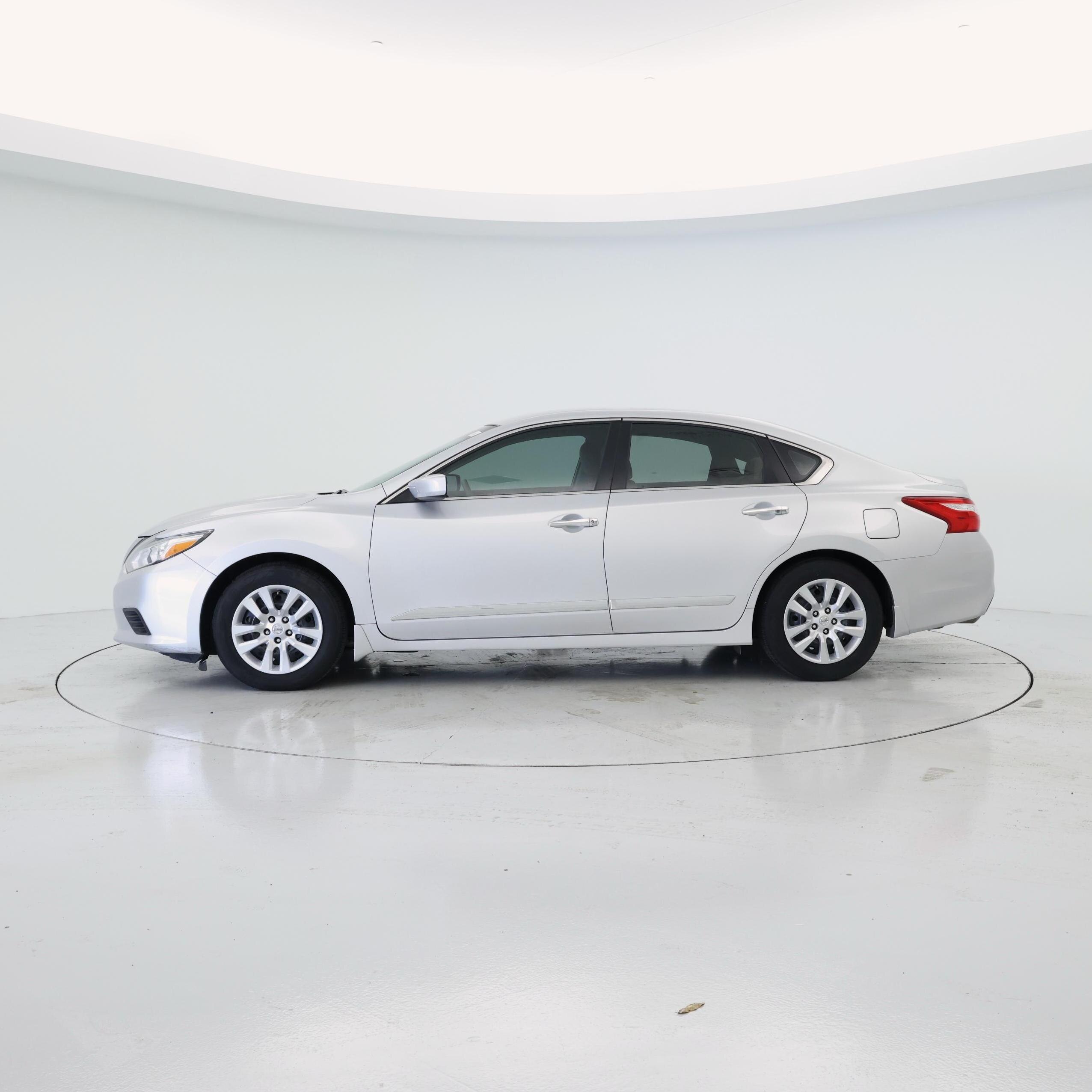Thumbnail: 2016 Nissan Altima - 3