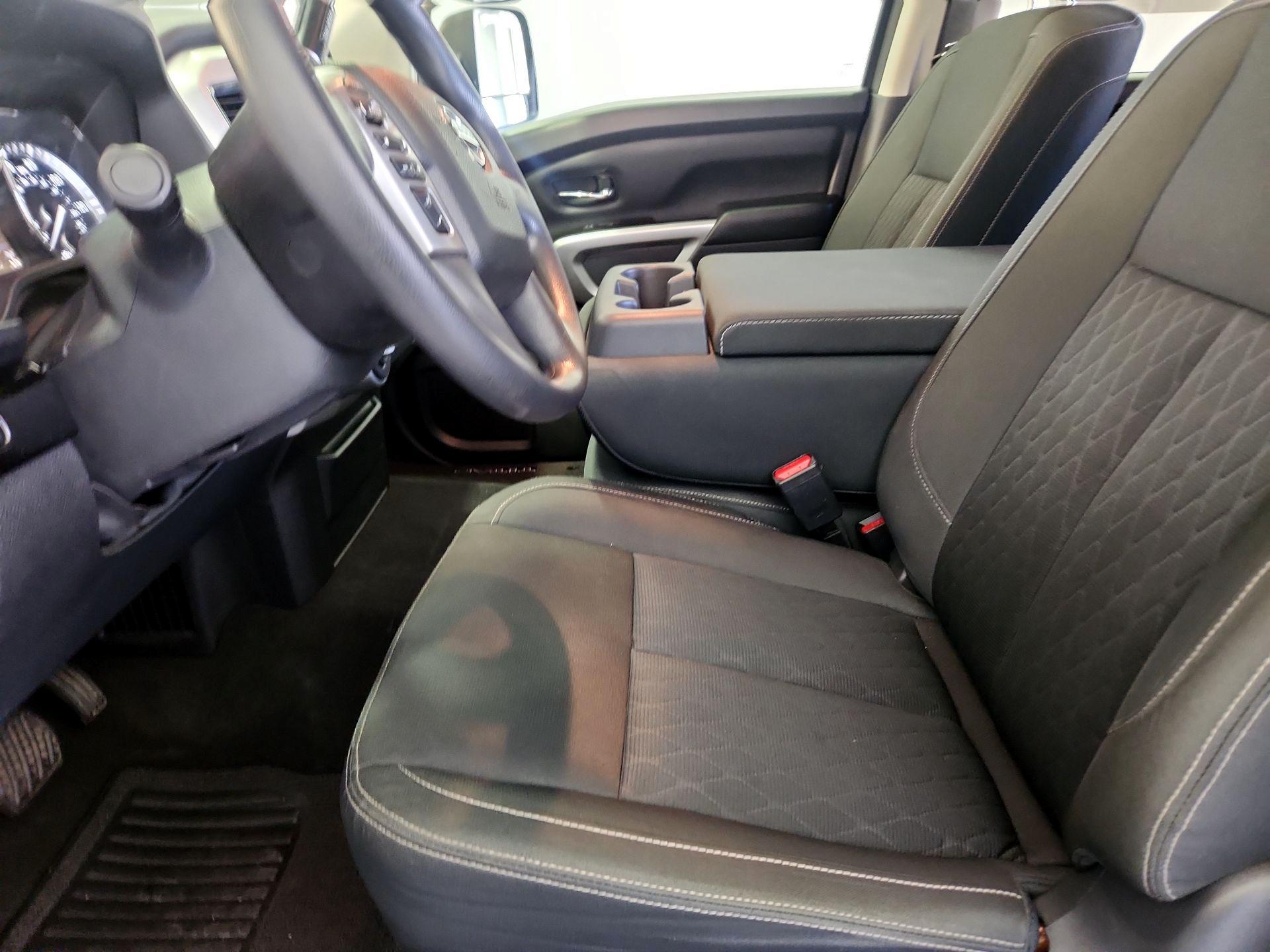 Thumbnail: 2019 Nissan Titan - 11