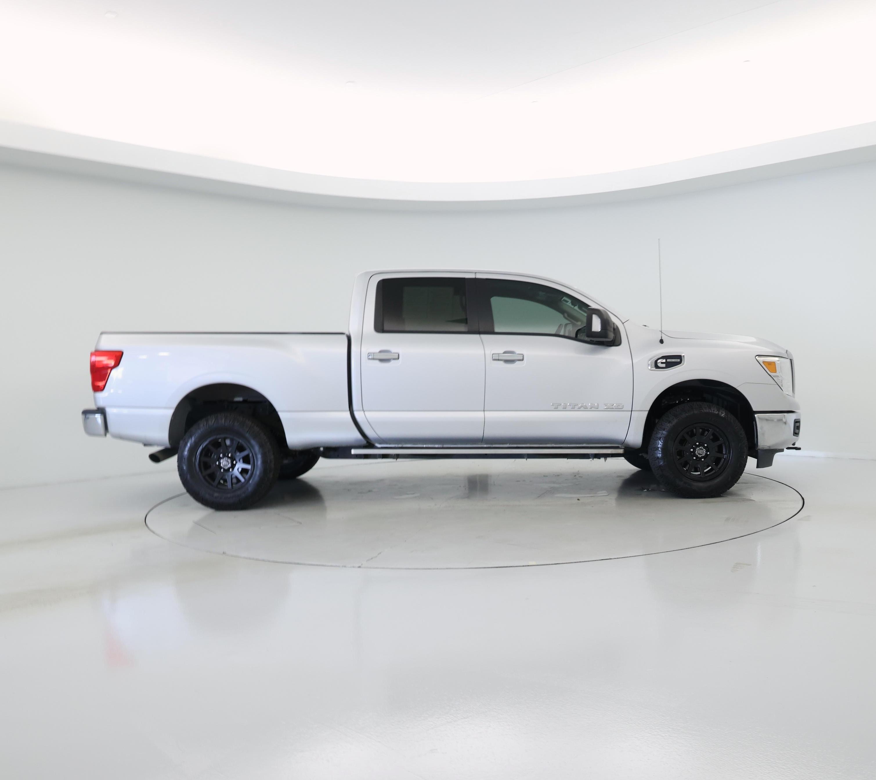 Thumbnail: 2019 Nissan Titan - 7