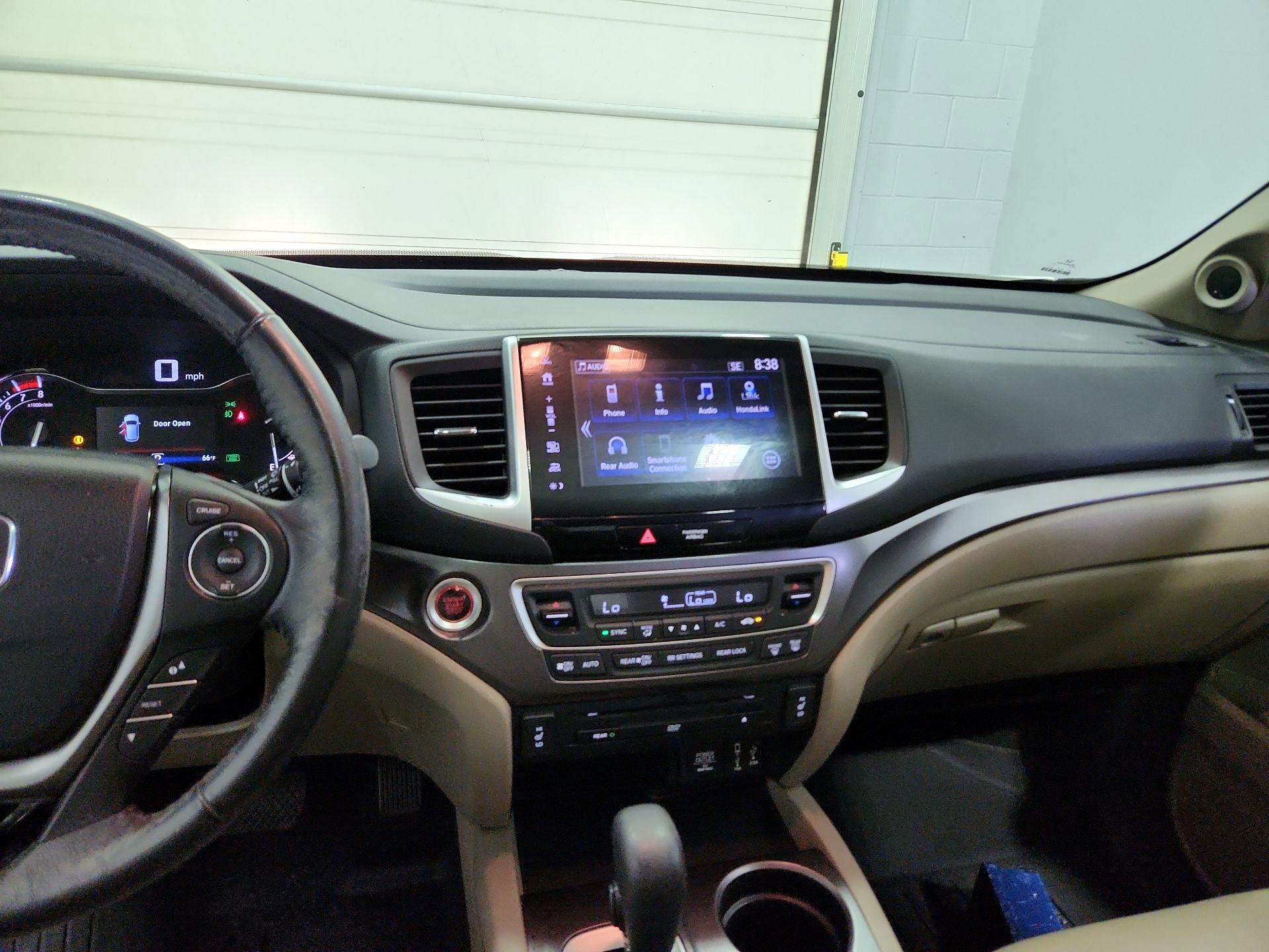 Thumbnail: 2018 Honda Pilot - 9