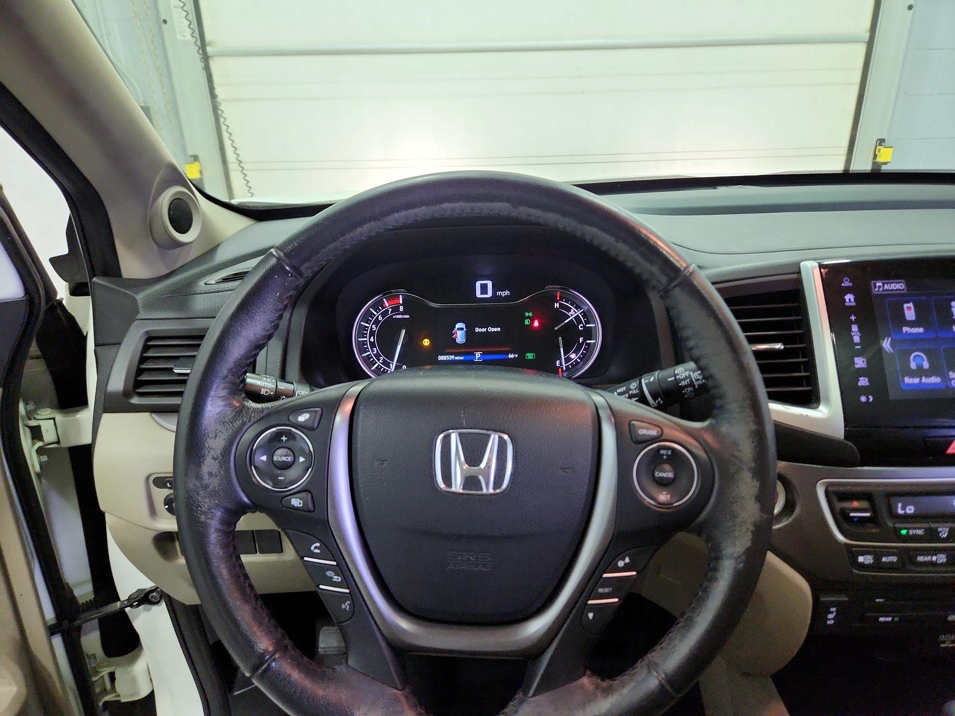 Thumbnail: 2018 Honda Pilot - 10