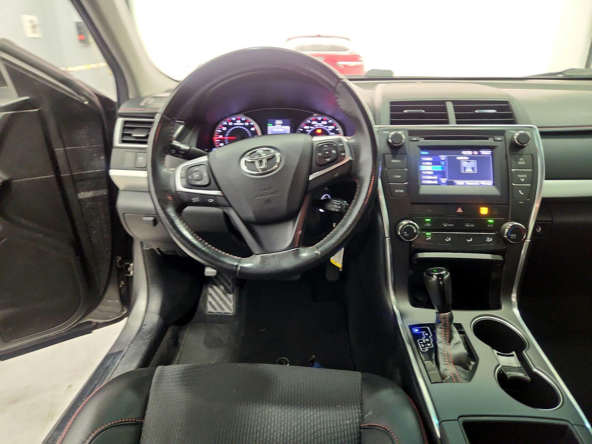 Thumbnail: 2017 Toyota Camry - 10