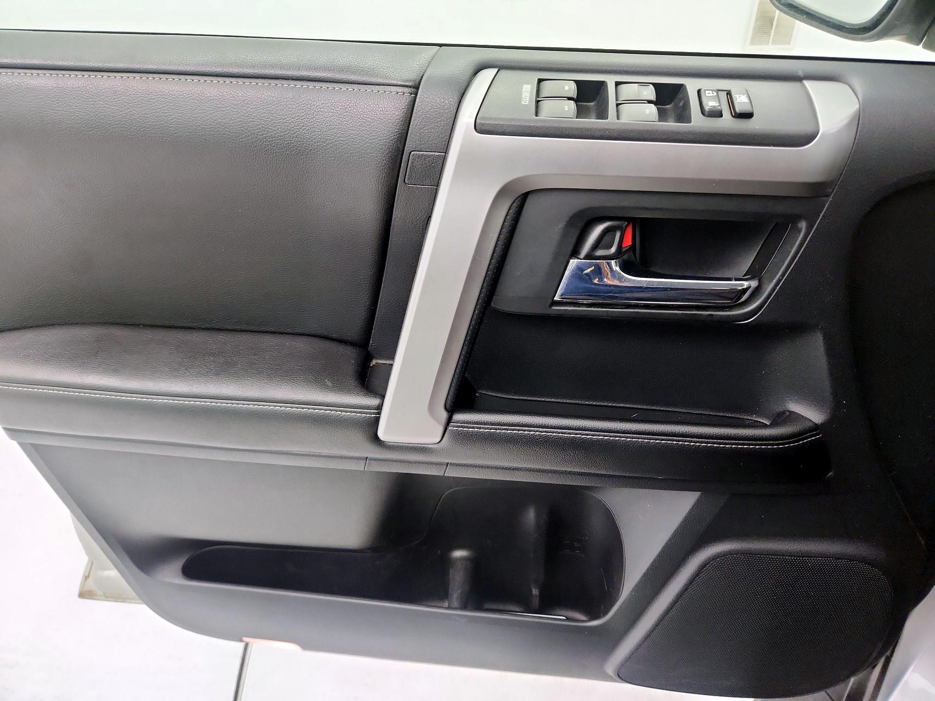 Thumbnail: 2015 Toyota 4Runner - 10