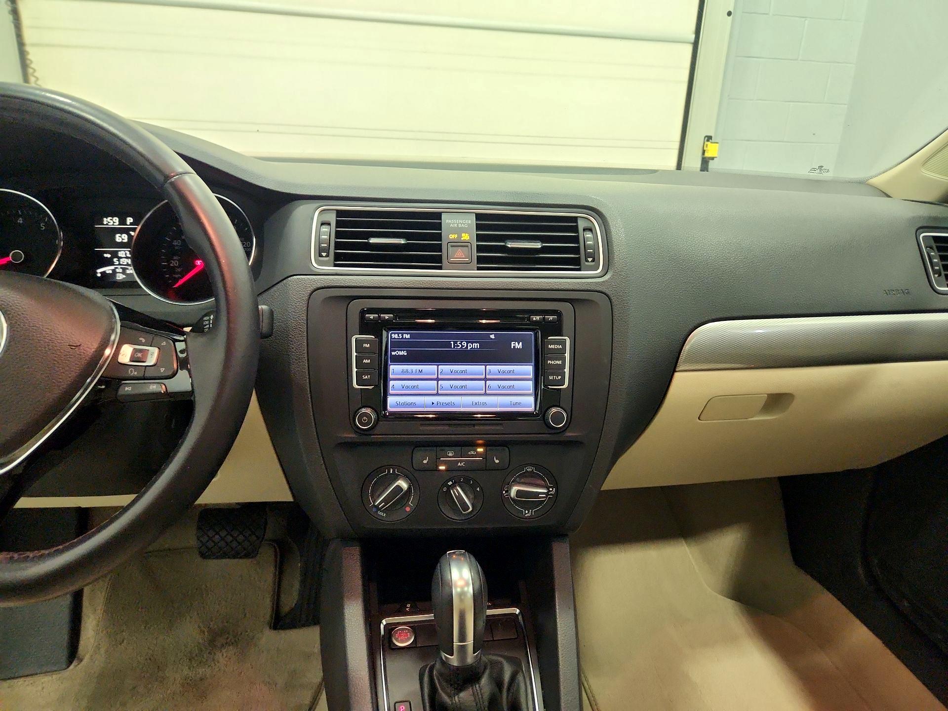Thumbnail: 2015 Volkswagen Jetta - 9