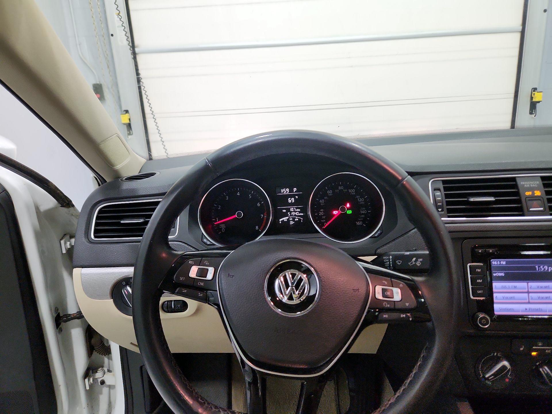 Thumbnail: 2015 Volkswagen Jetta - 10