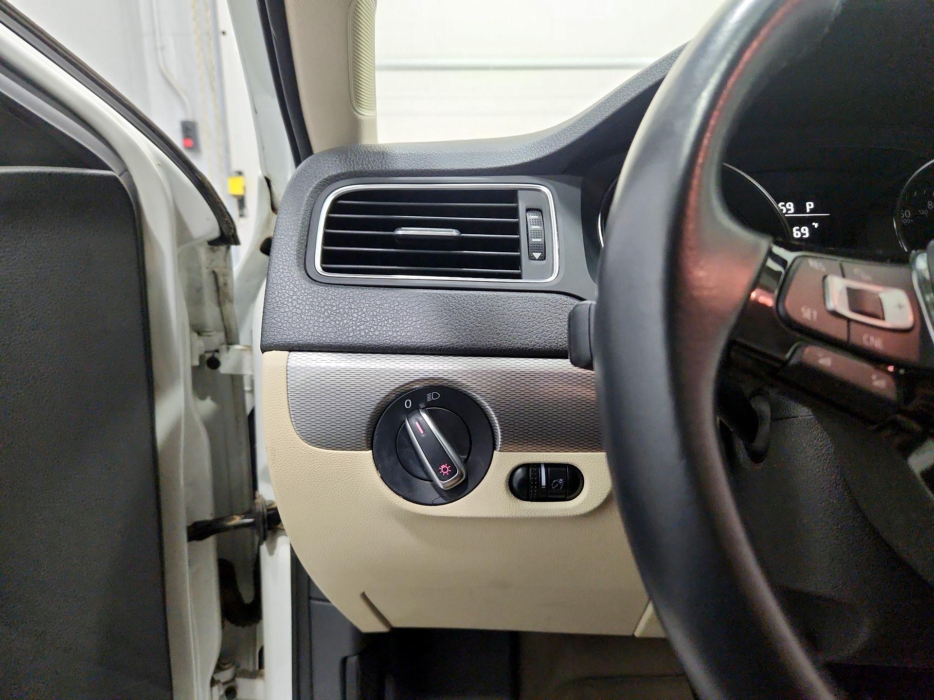 Thumbnail: 2015 Volkswagen Jetta - 13