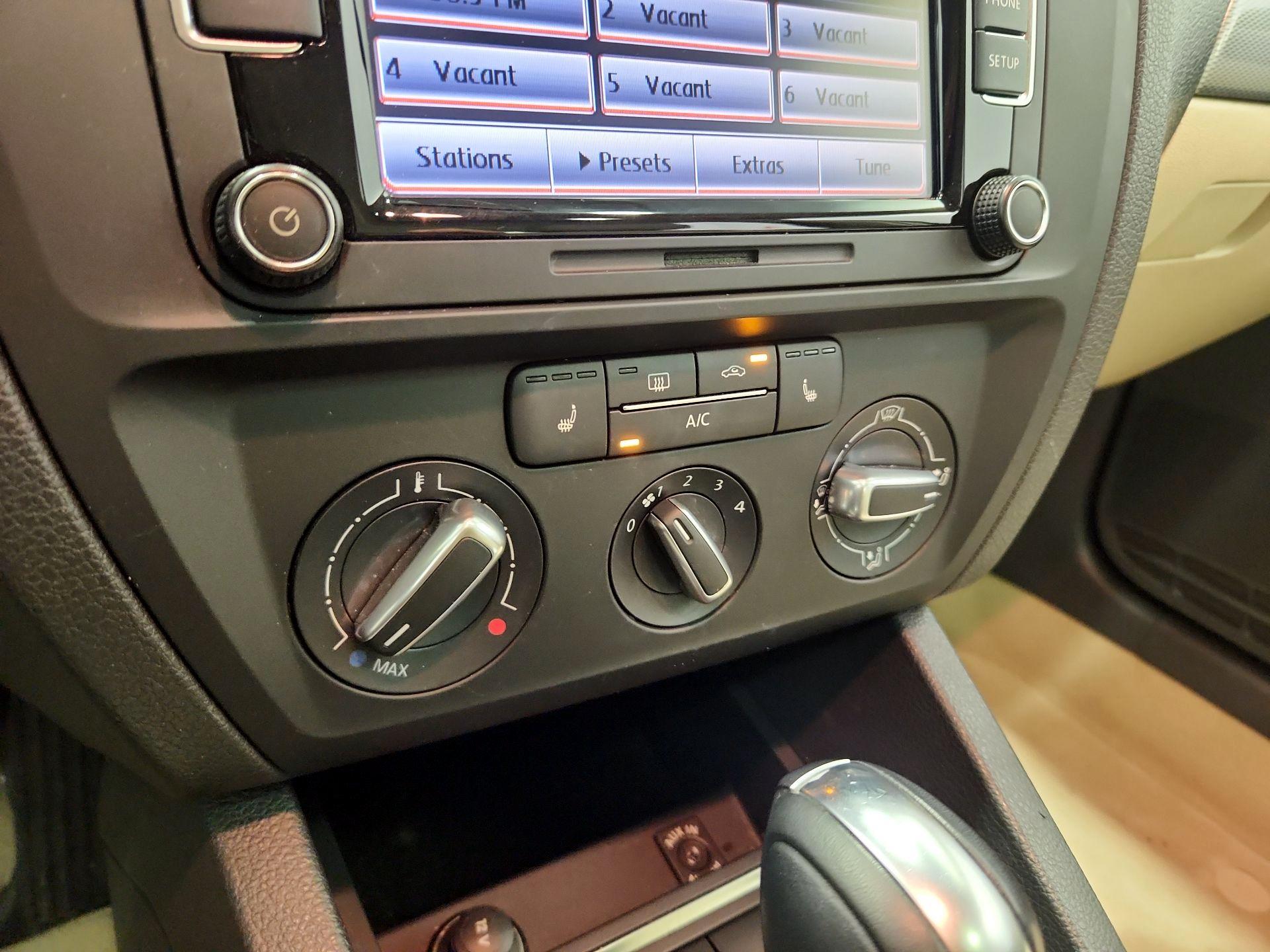 Thumbnail: 2015 Volkswagen Jetta - 16