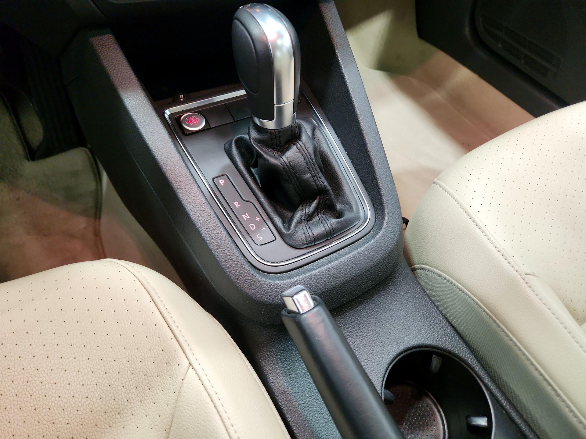 Thumbnail: 2015 Volkswagen Jetta - 17