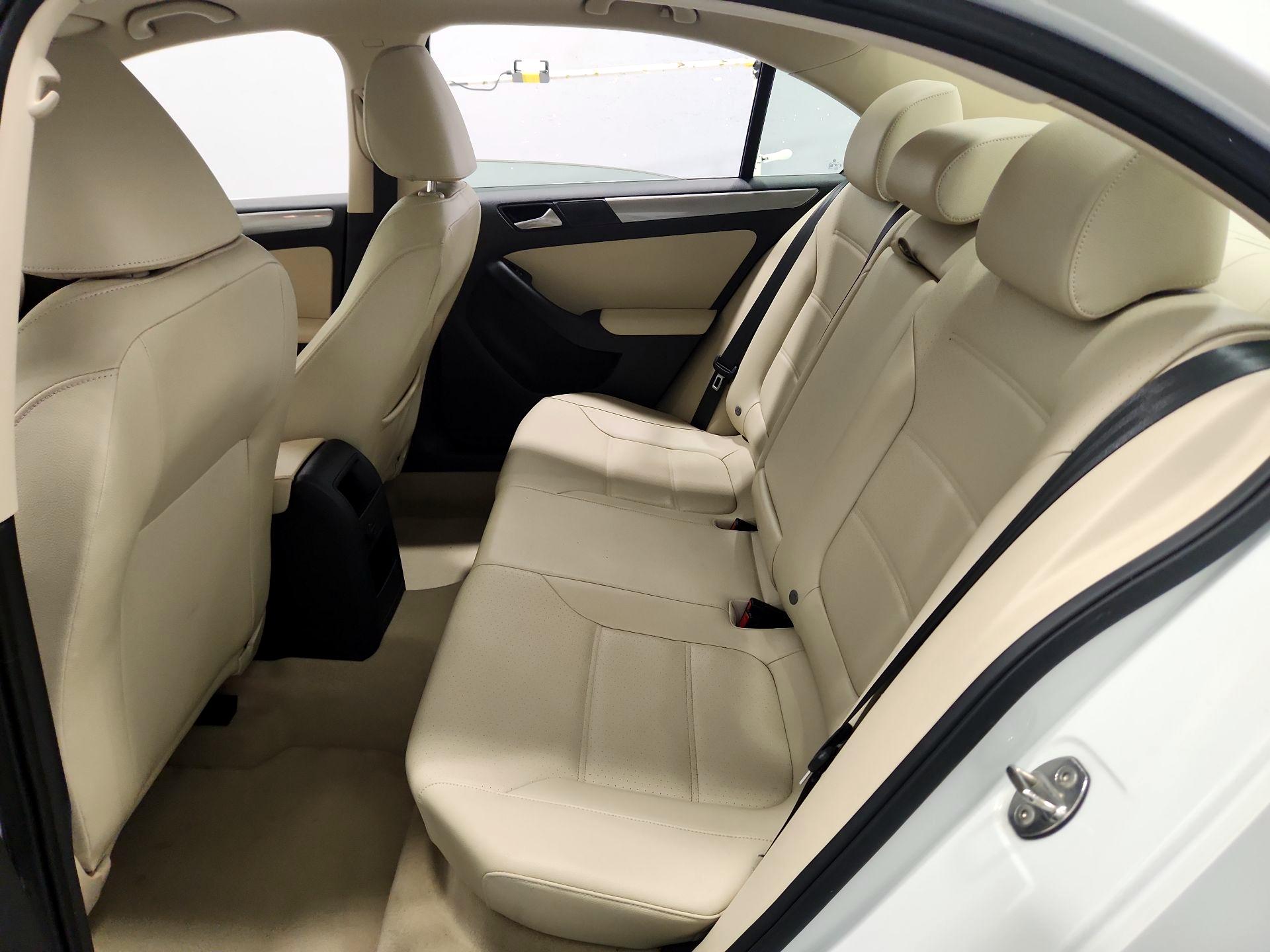 Thumbnail: 2015 Volkswagen Jetta - 20