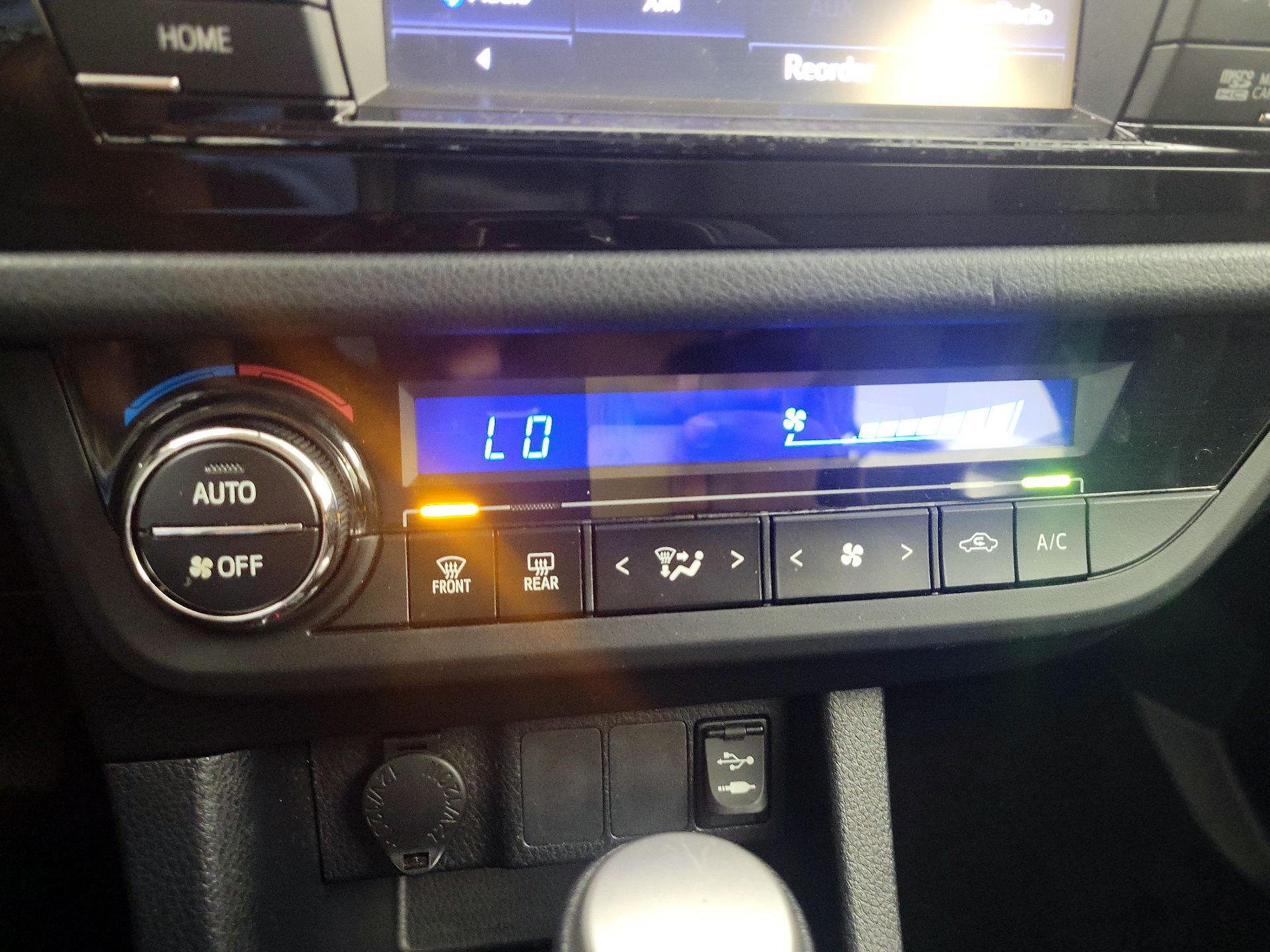 Thumbnail: 2014 Toyota Corolla - 16