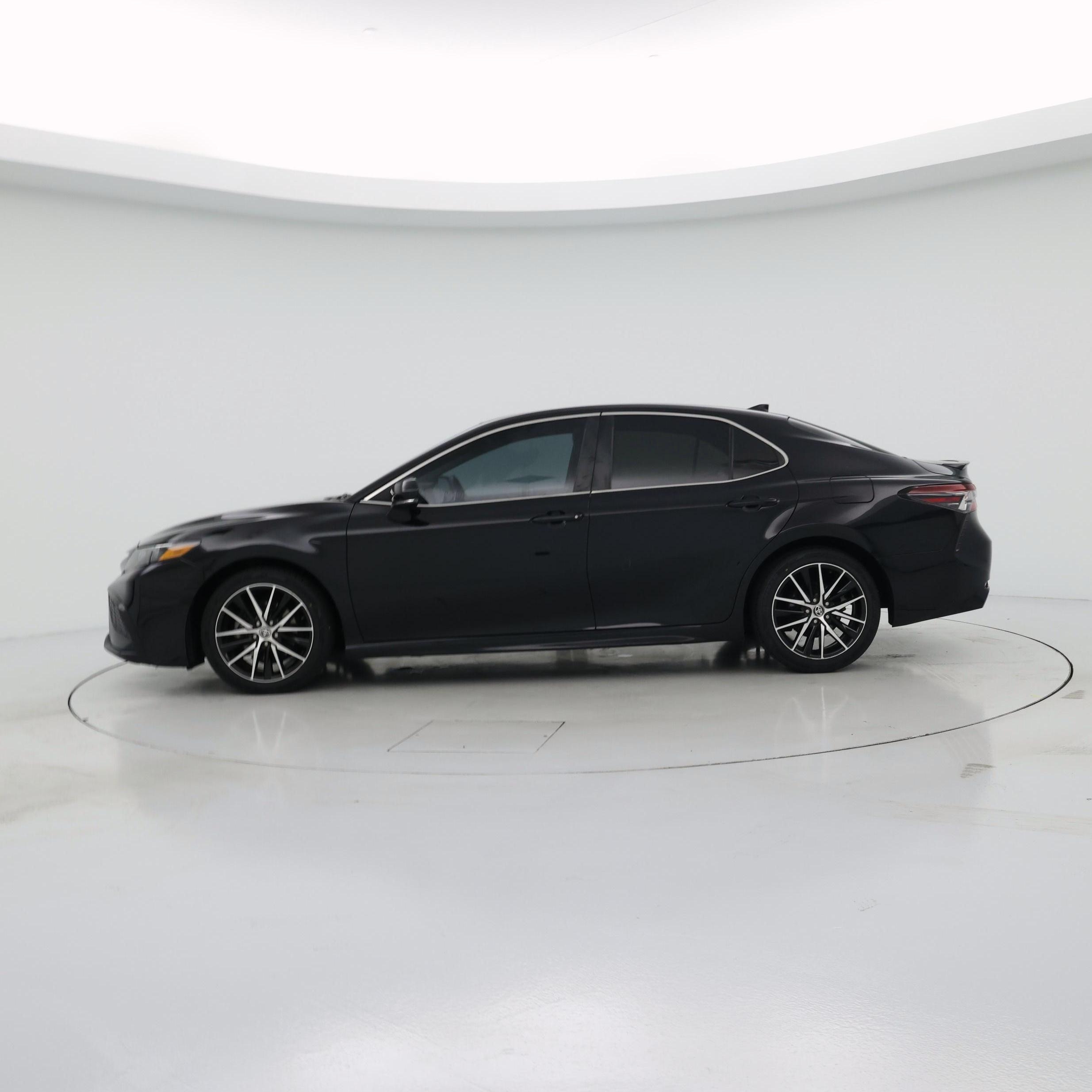 Thumbnail: 2021 Toyota Camry - 3