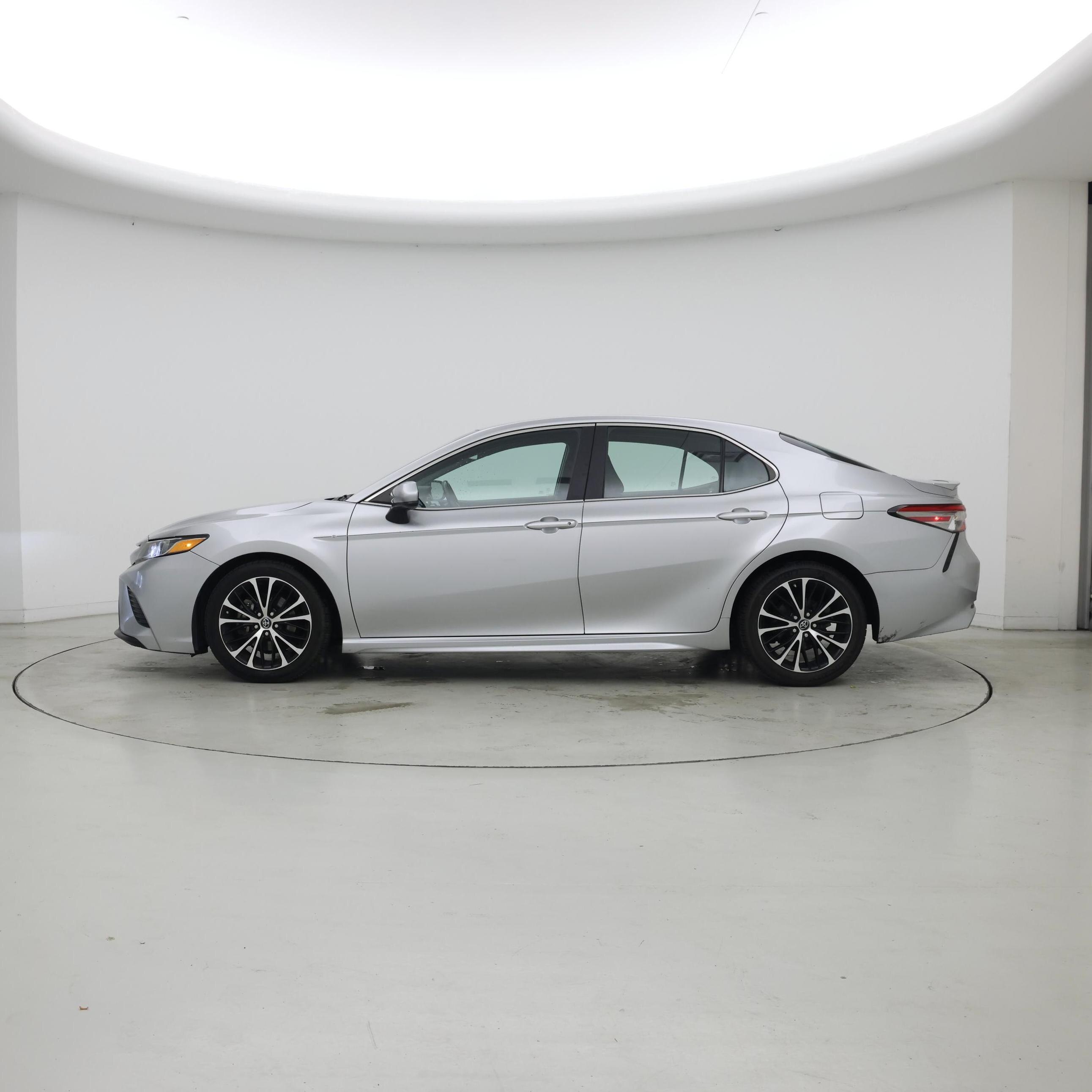 Thumbnail: 2018 Toyota Camry - 3