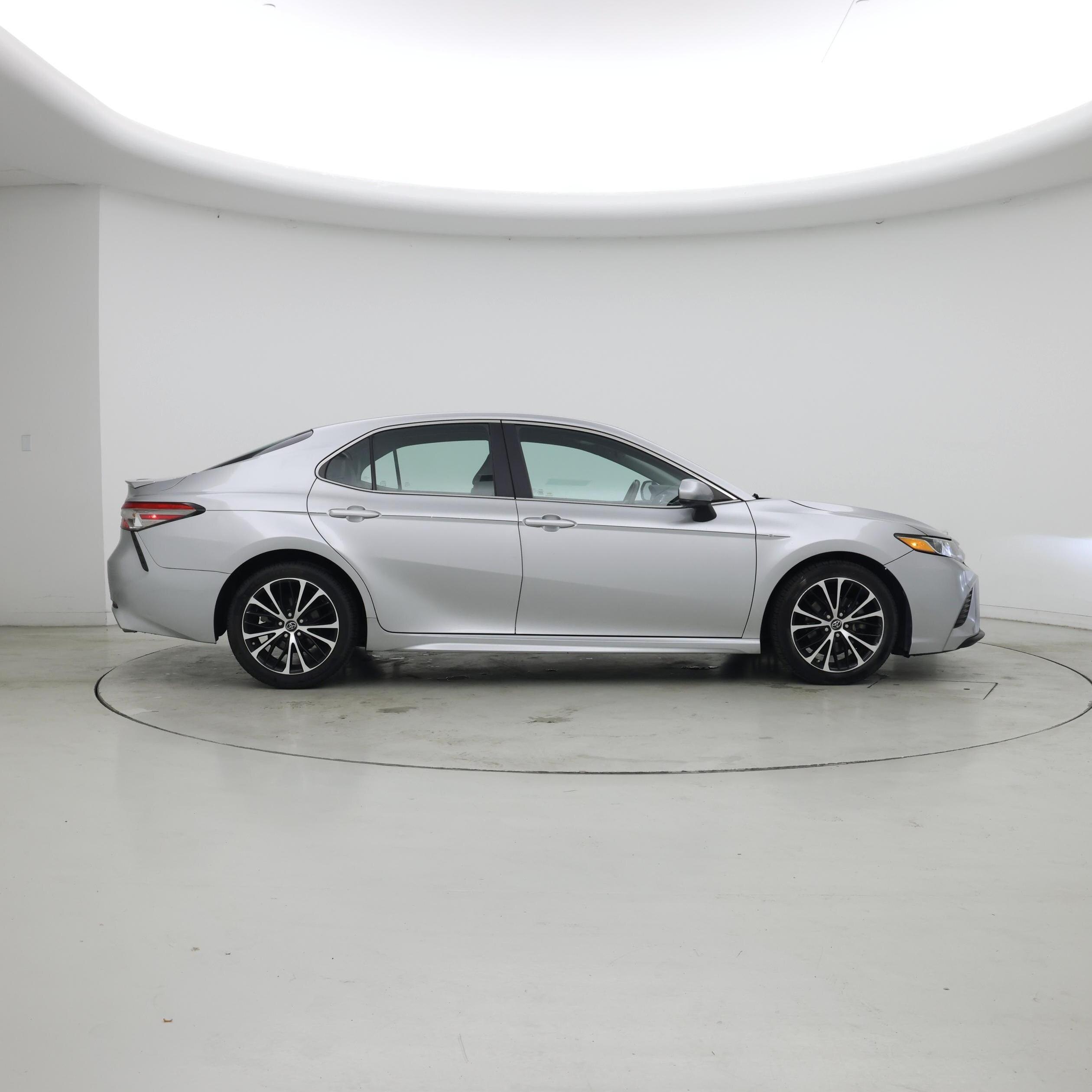 Thumbnail: 2018 Toyota Camry - 7