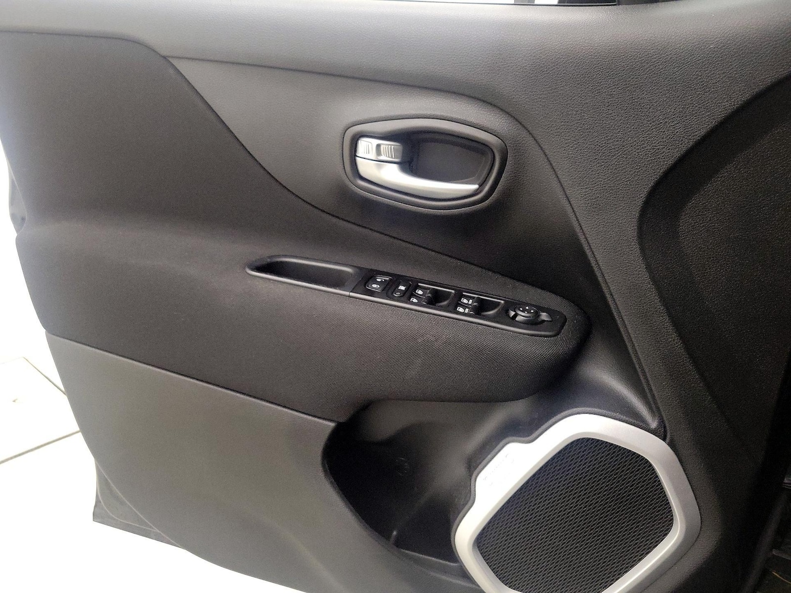 2020 Jeep Renegade Jeepster - Photo 13