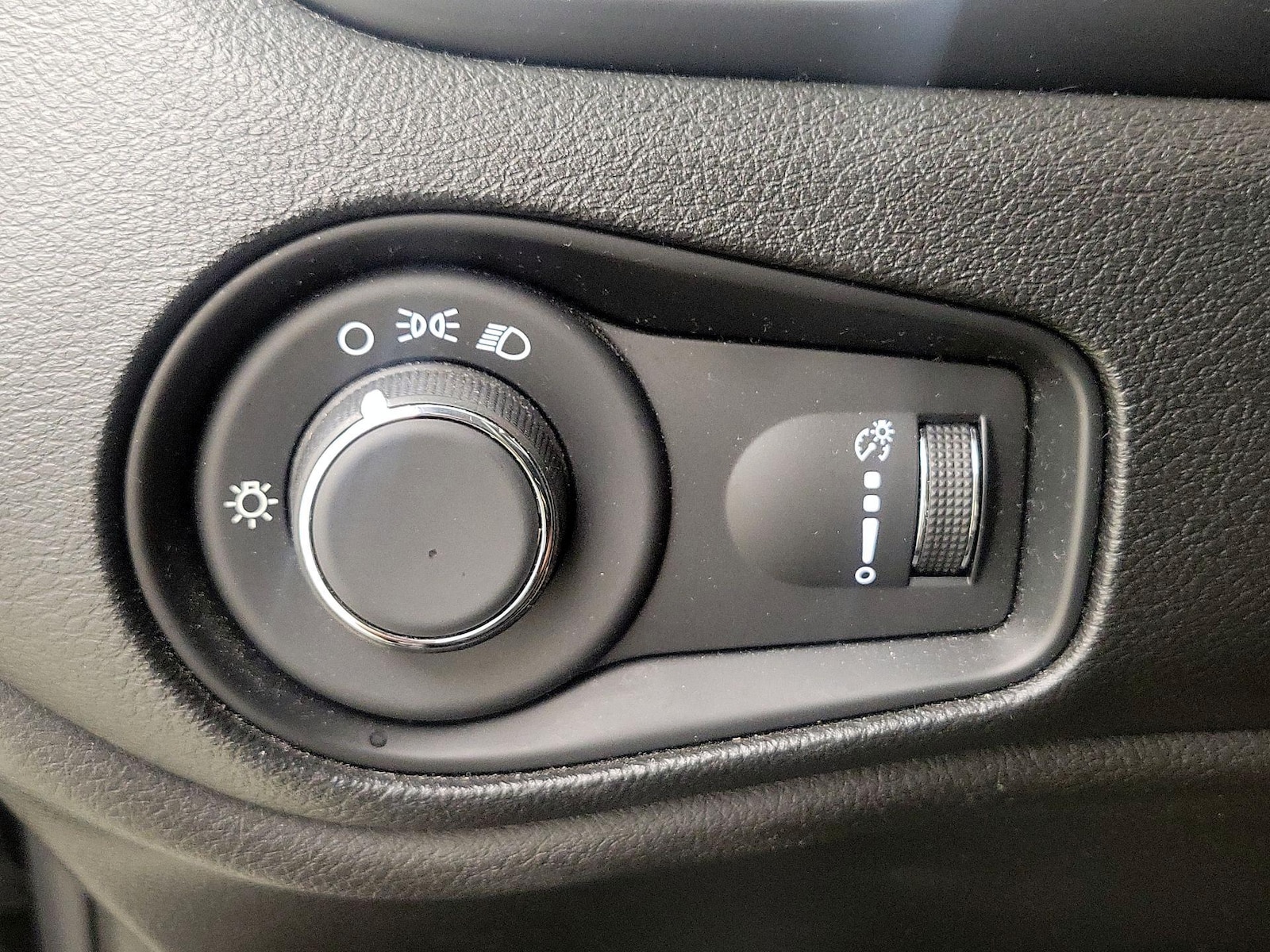 2020 Jeep Renegade Jeepster - Photo 14