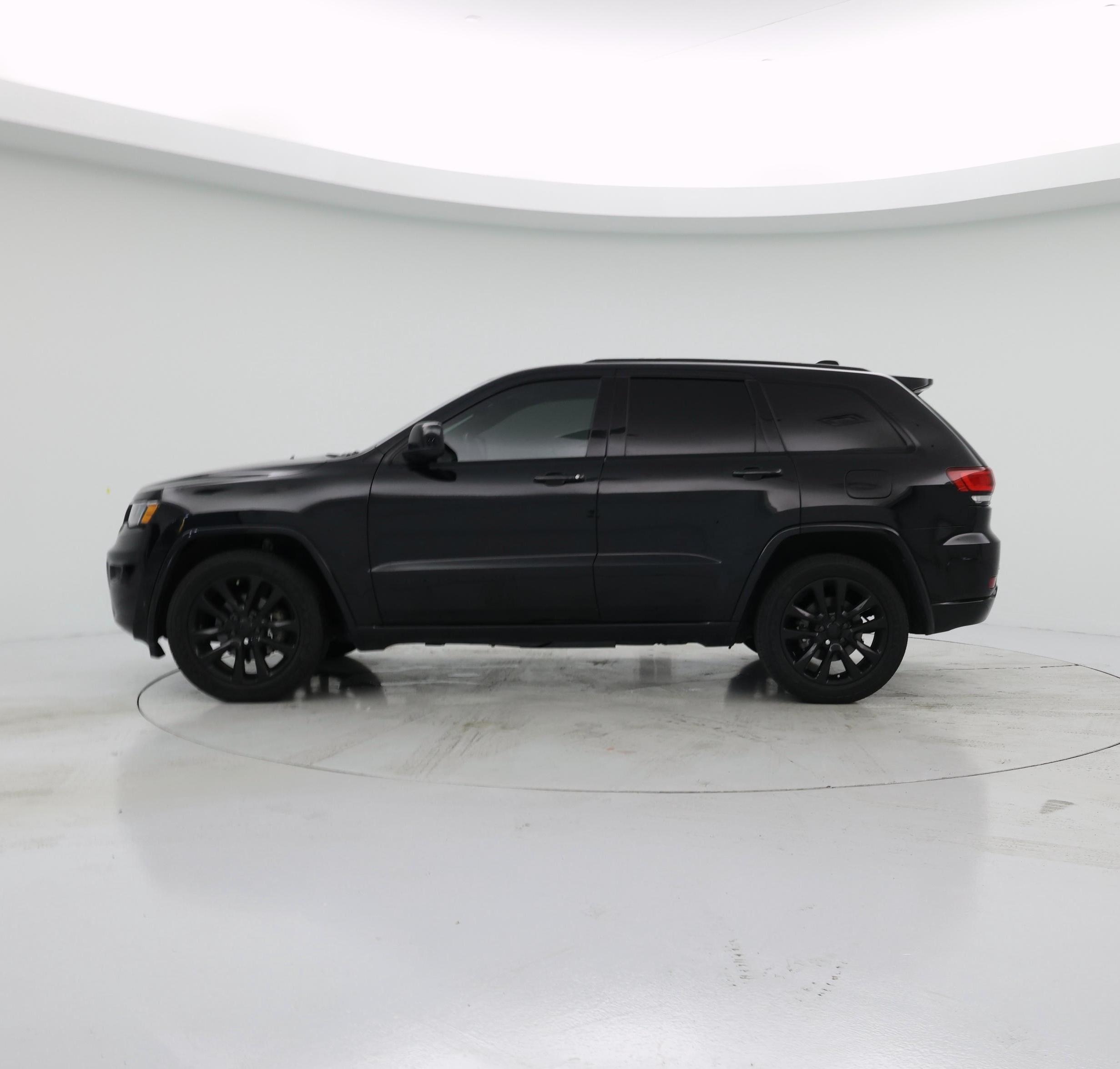 Thumbnail: 2018 Jeep Grand Cherokee - 3
