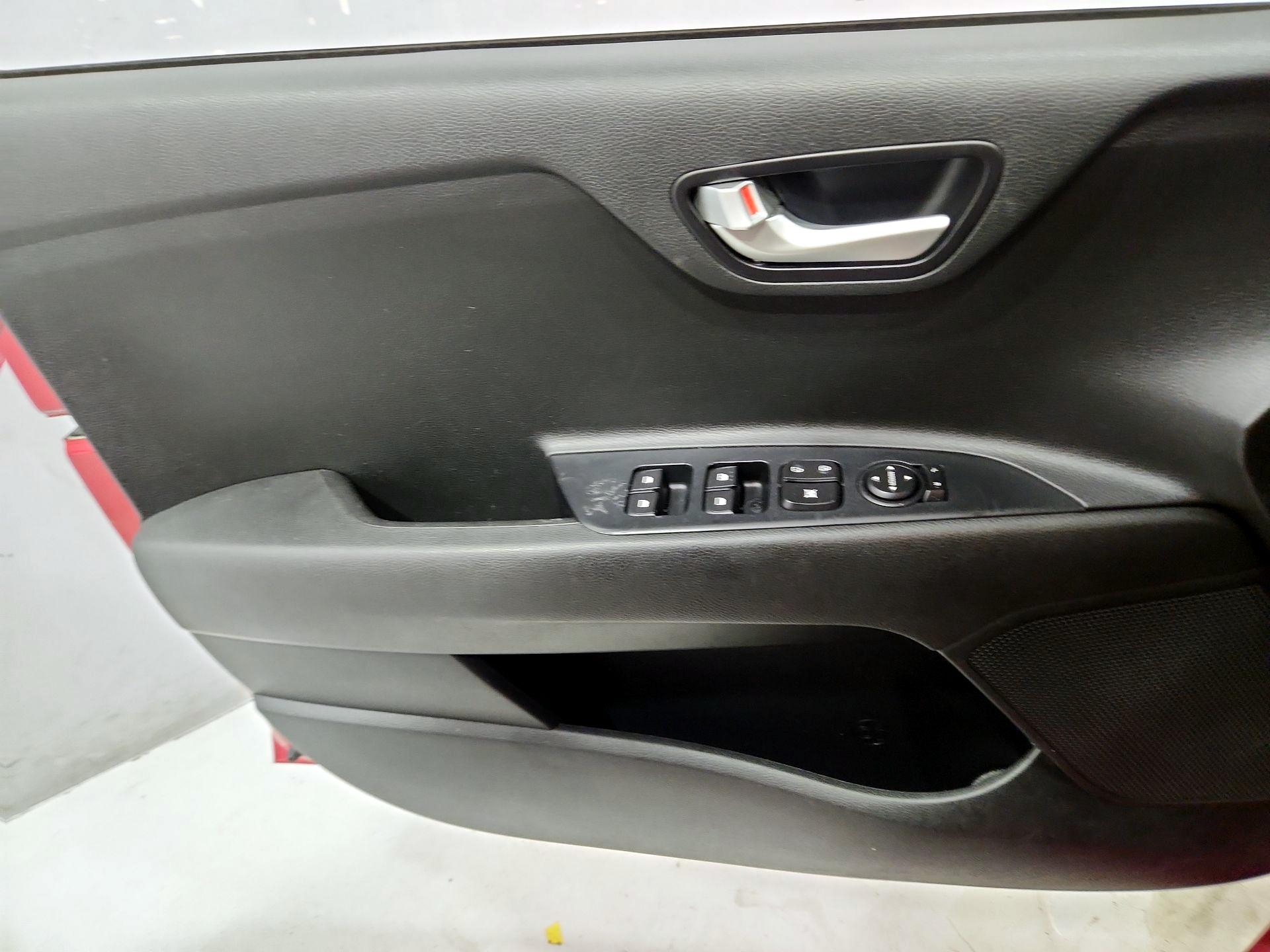 Thumbnail: 2019 Kia Rio5 - 12