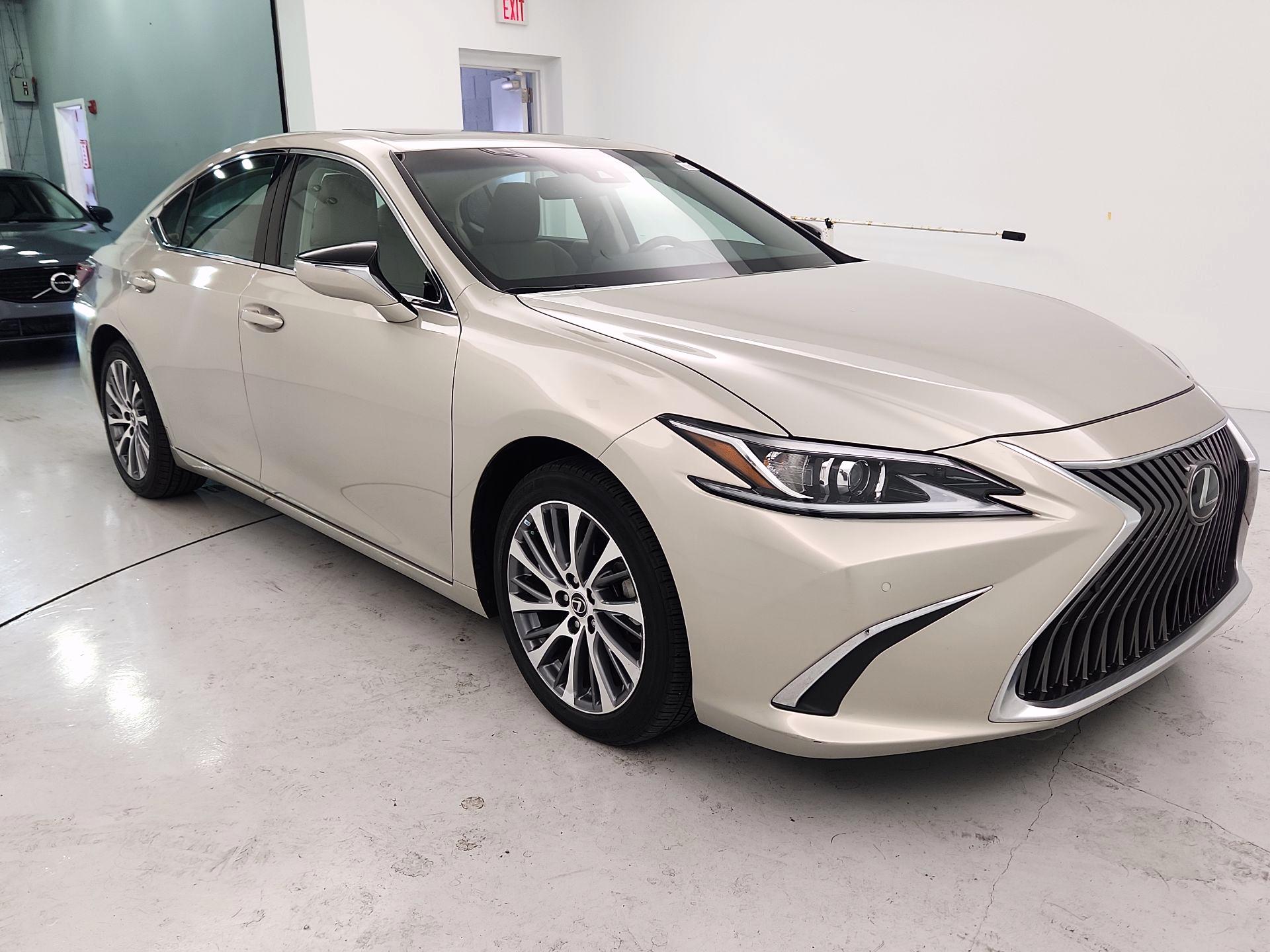 Thumbnail: 2019 Lexus ES - 1