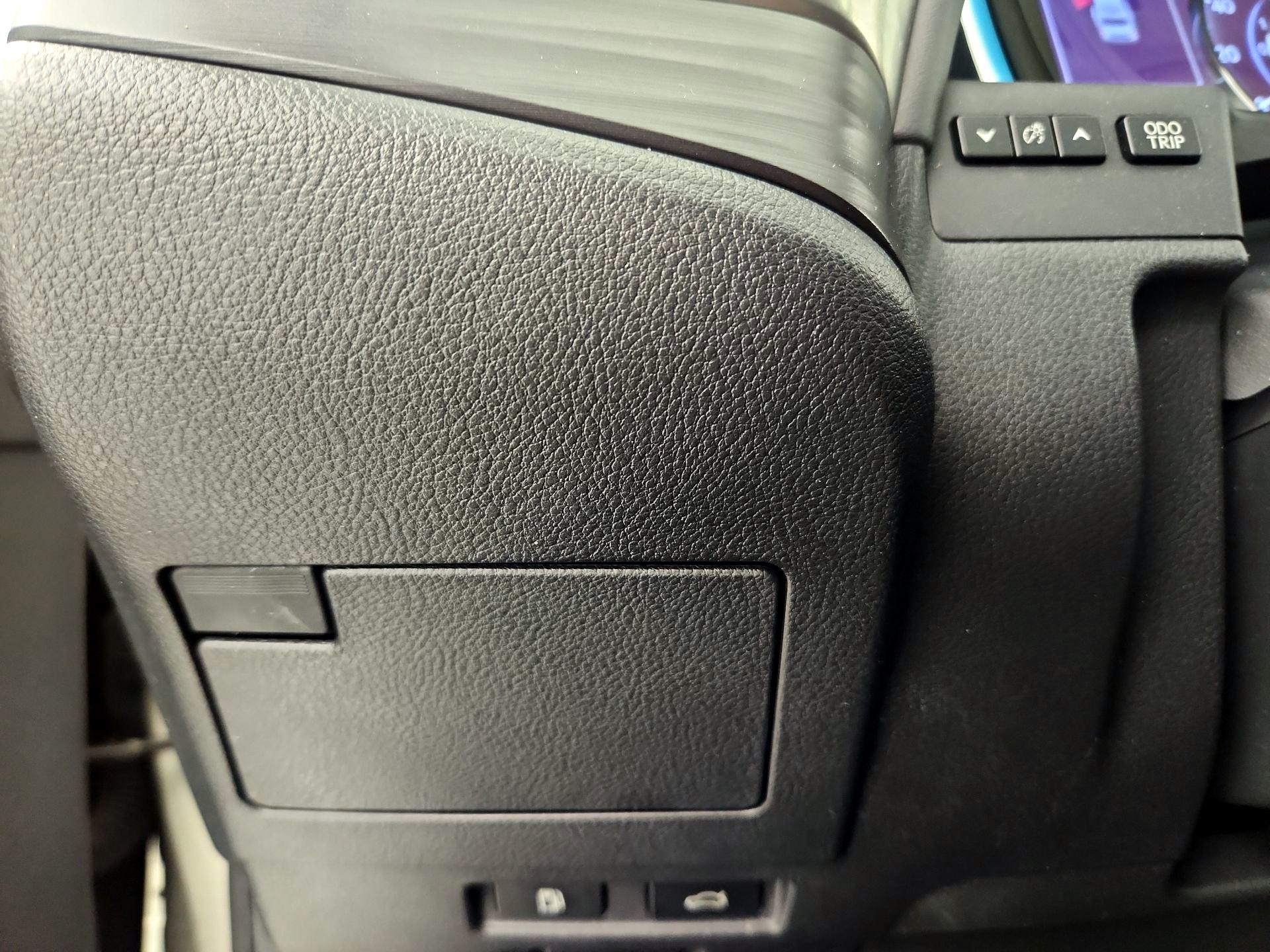Thumbnail: 2019 Lexus ES - 11