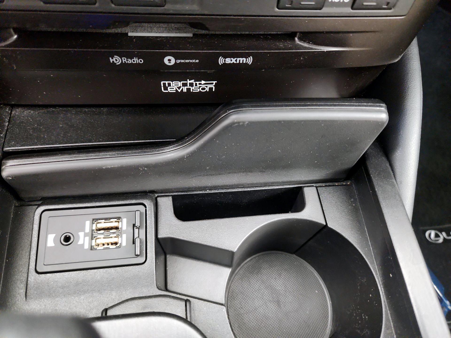 Thumbnail: 2019 Lexus ES - 17