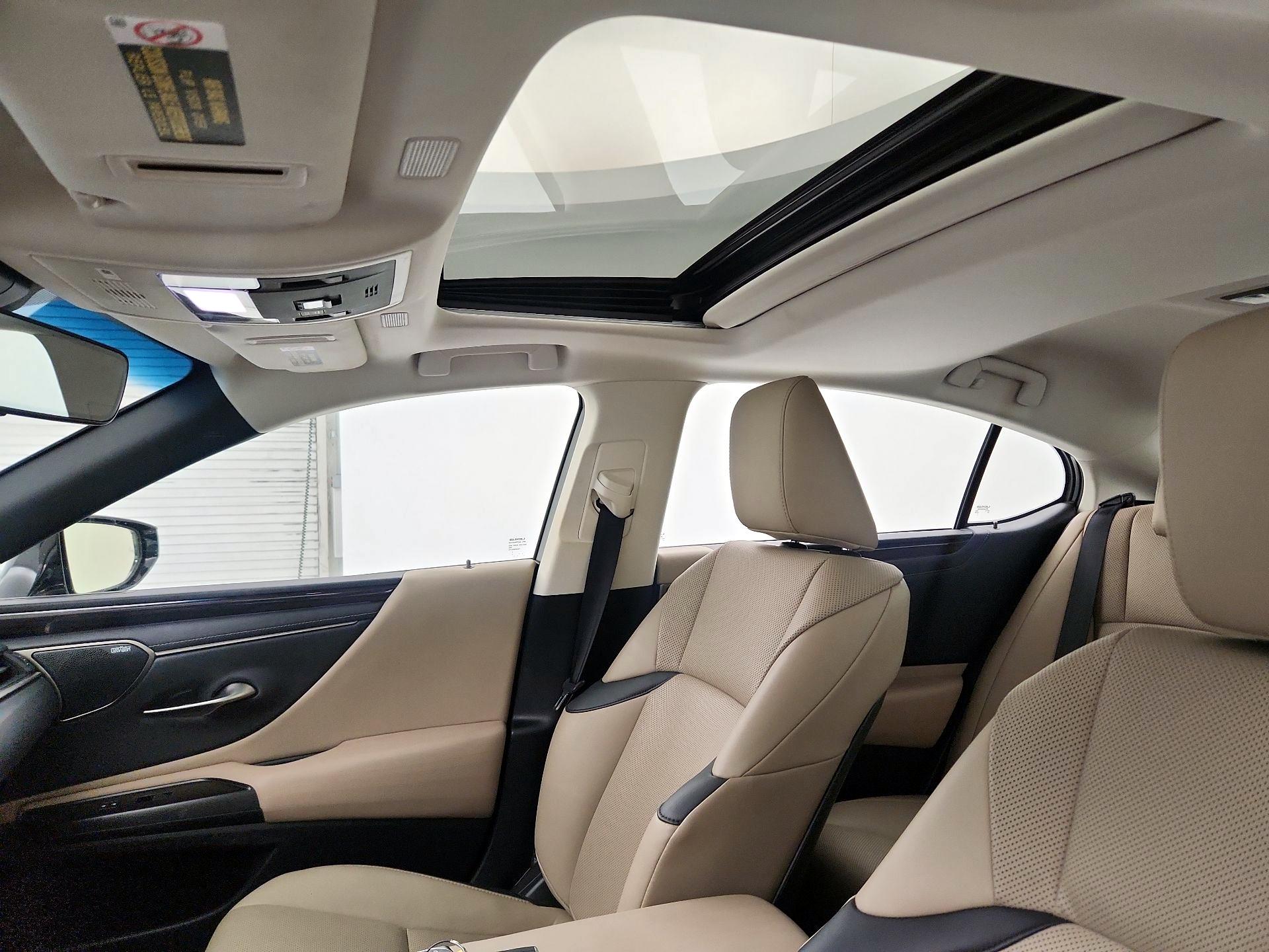 Thumbnail: 2019 Lexus ES - 18