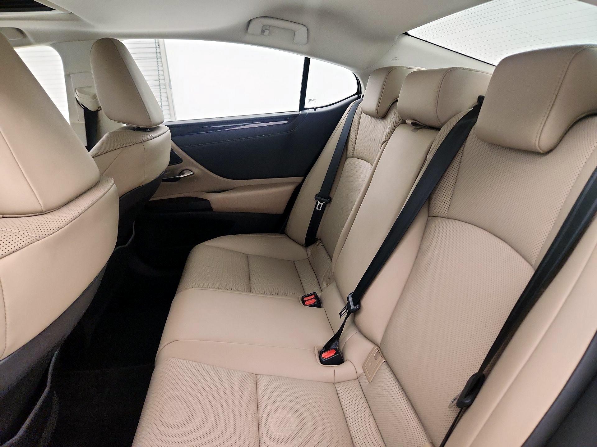Thumbnail: 2019 Lexus ES - 19