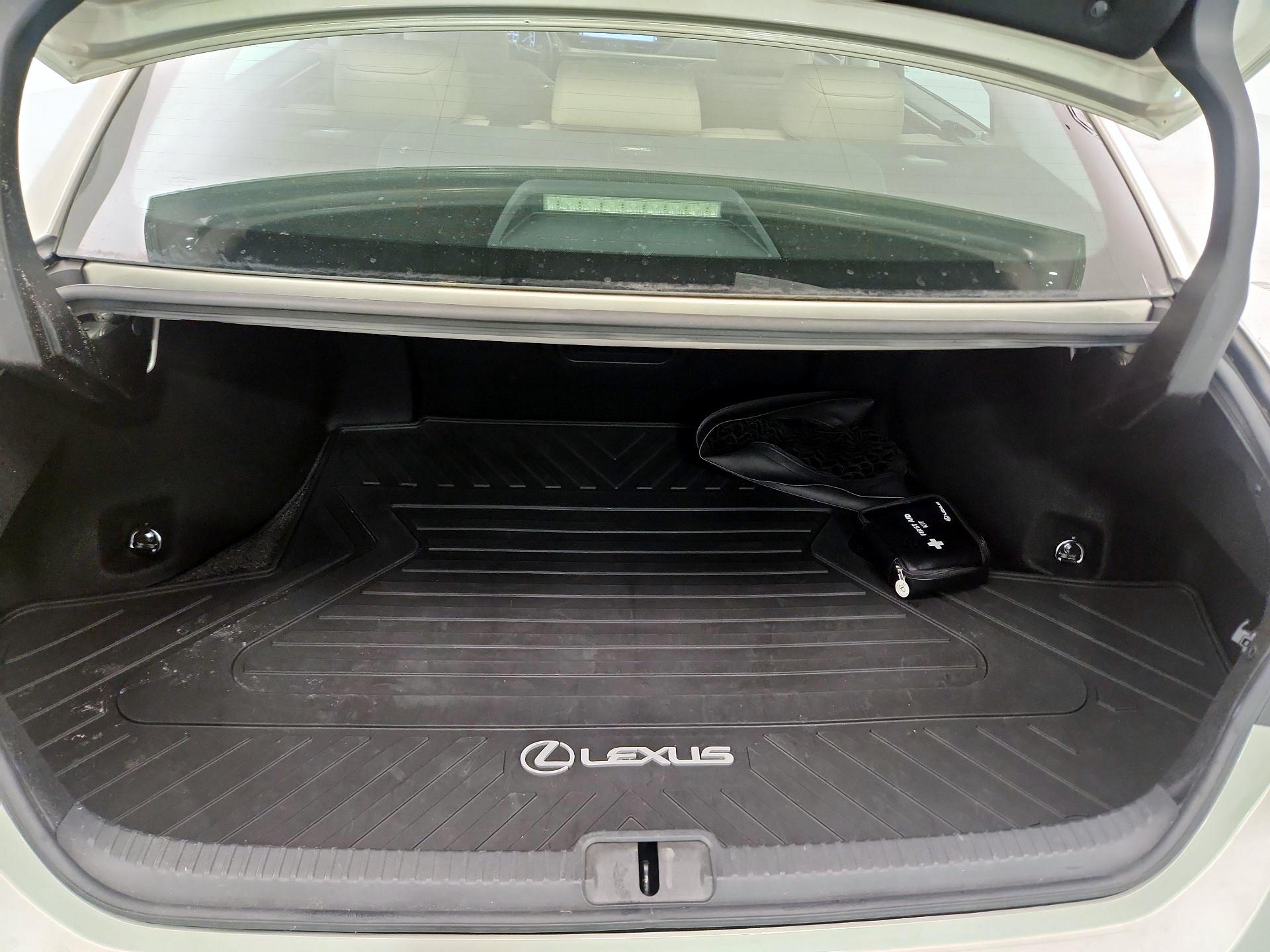 Thumbnail: 2019 Lexus ES - 20