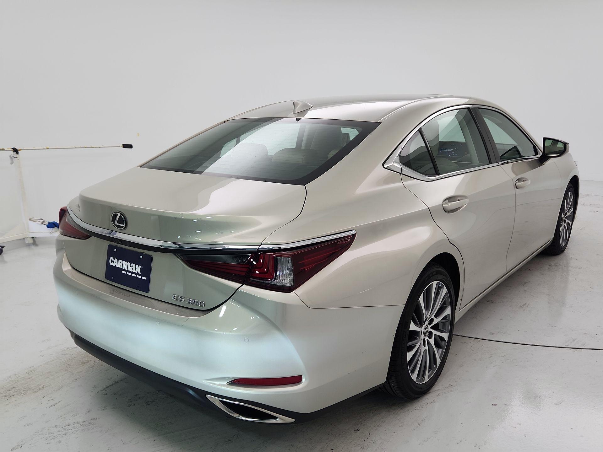 Thumbnail: 2019 Lexus ES - 5