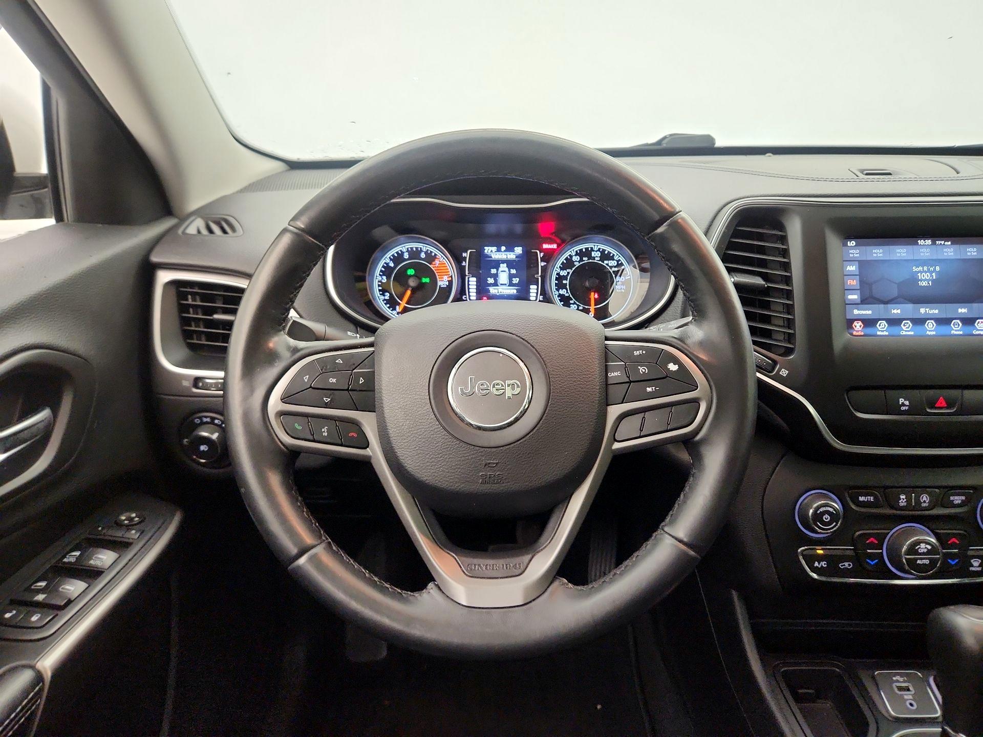 Thumbnail: 2019 Jeep Cherokee - 10