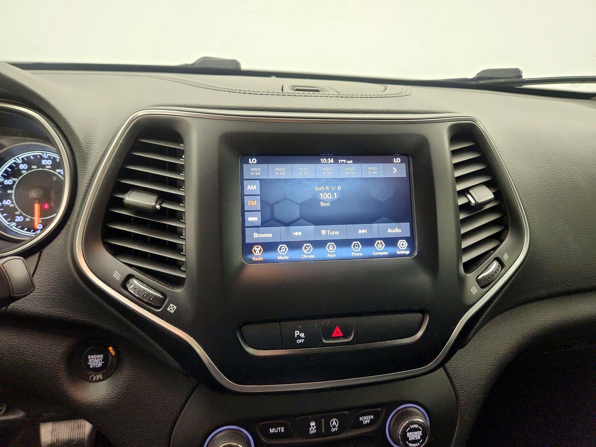 Thumbnail: 2019 Jeep Cherokee - 15