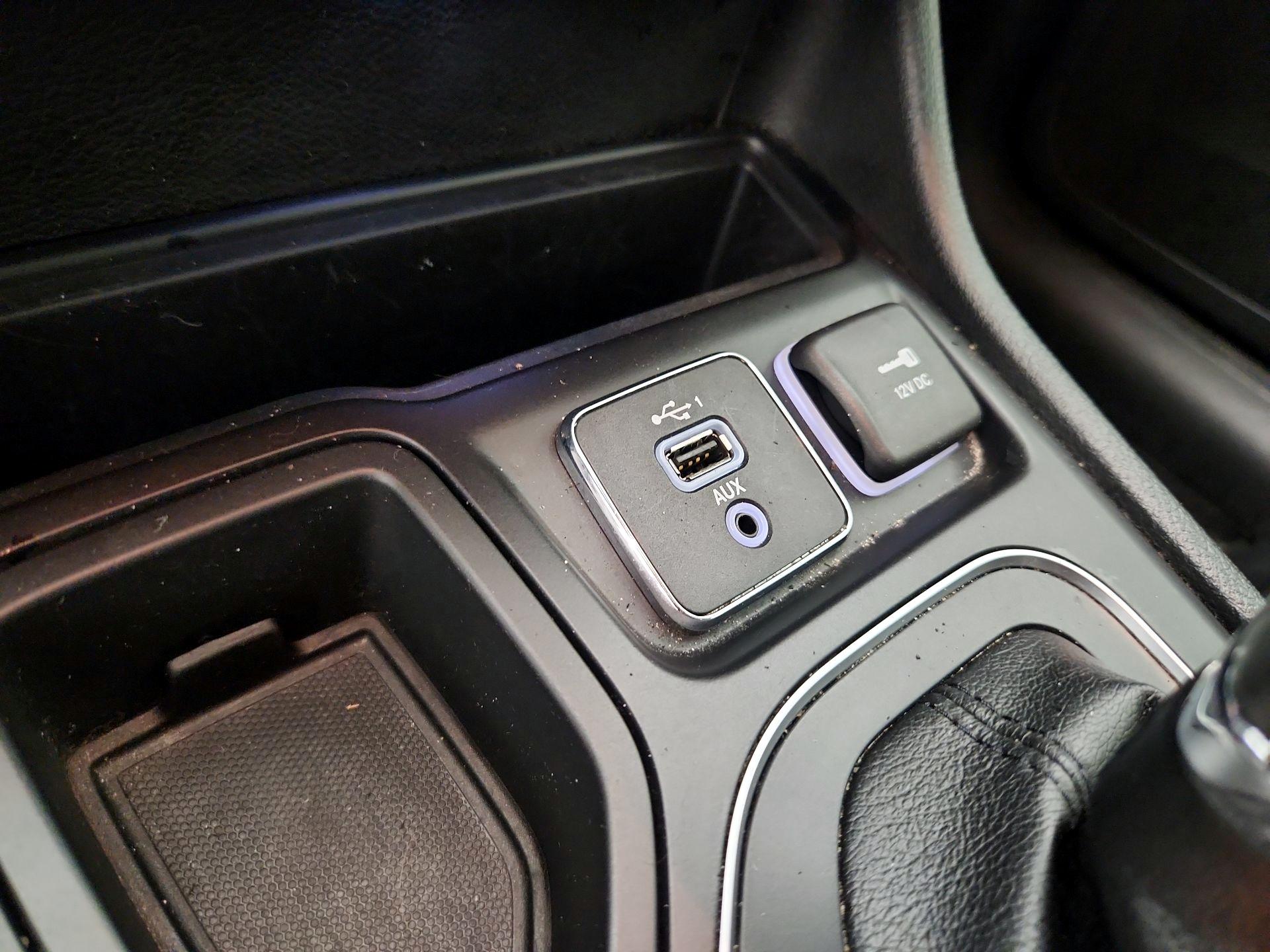 Thumbnail: 2019 Jeep Cherokee - 18