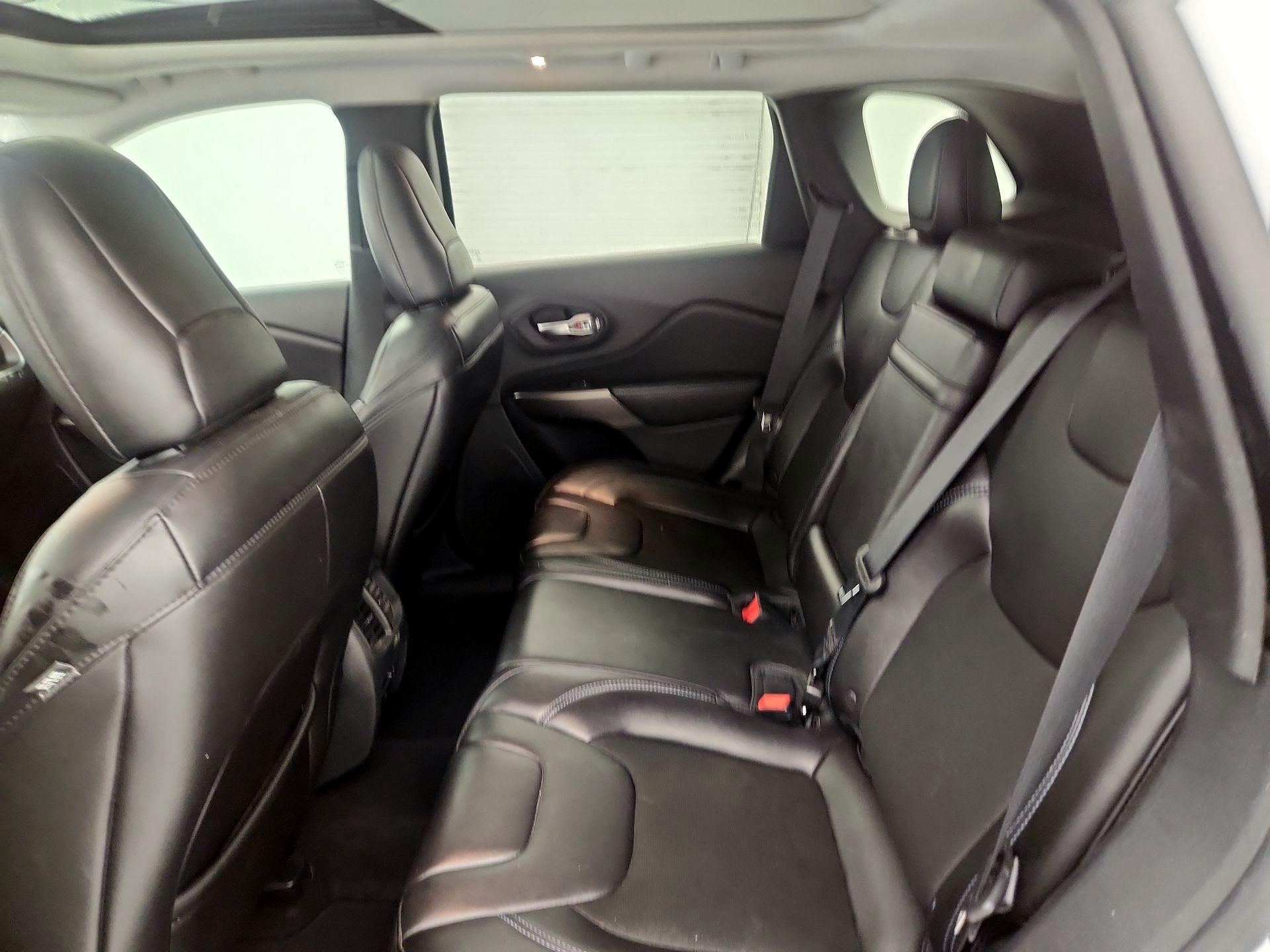 Thumbnail: 2019 Jeep Cherokee - 20
