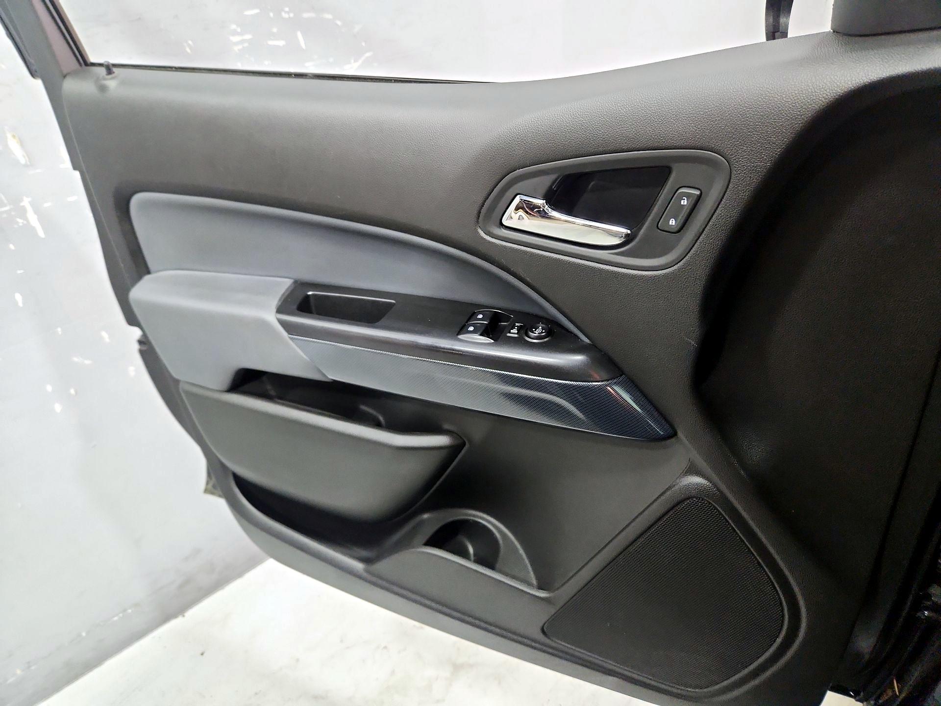 Thumbnail: 2018 Chevrolet Colorado - 12