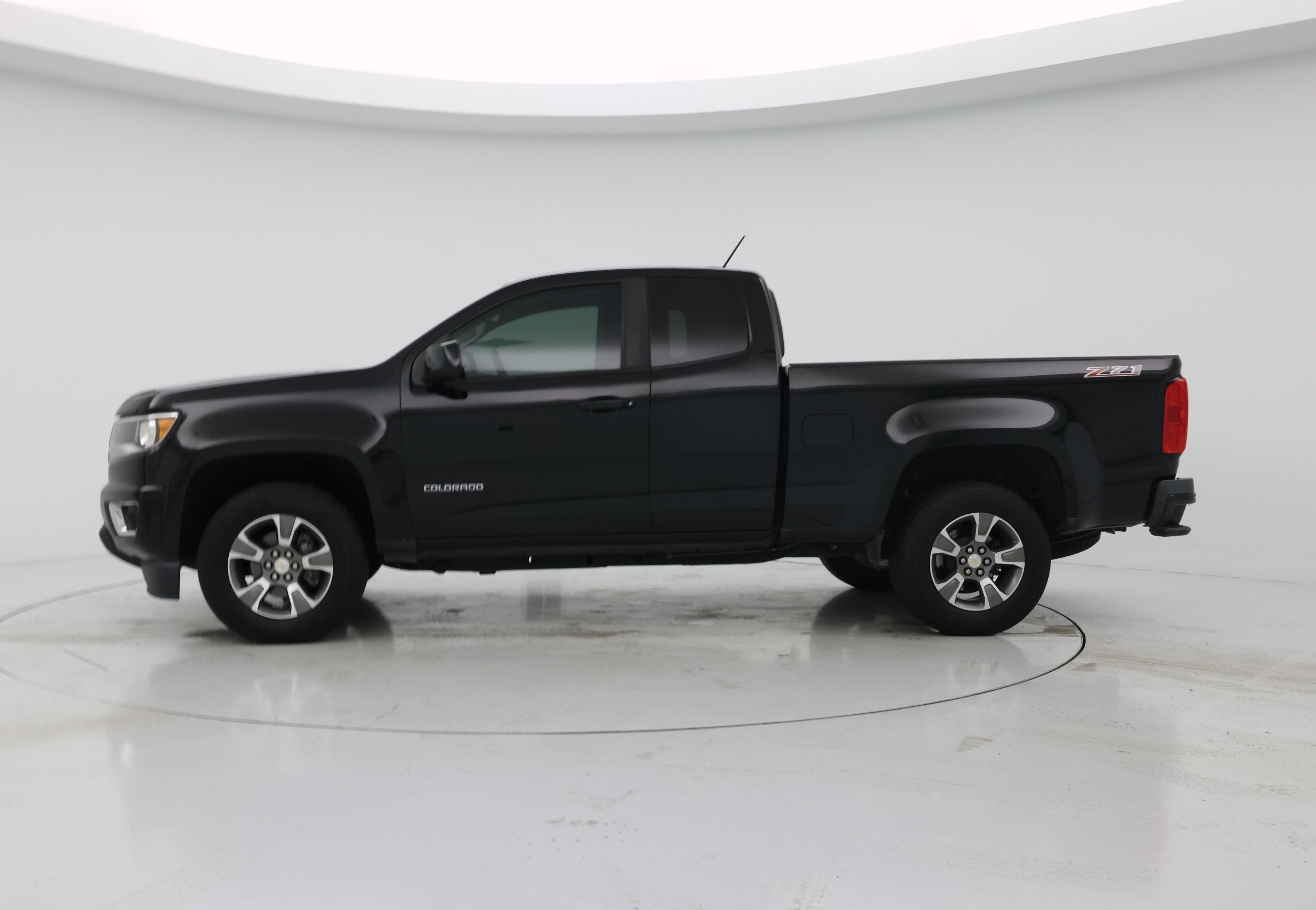 Thumbnail: 2018 Chevrolet Colorado - 3